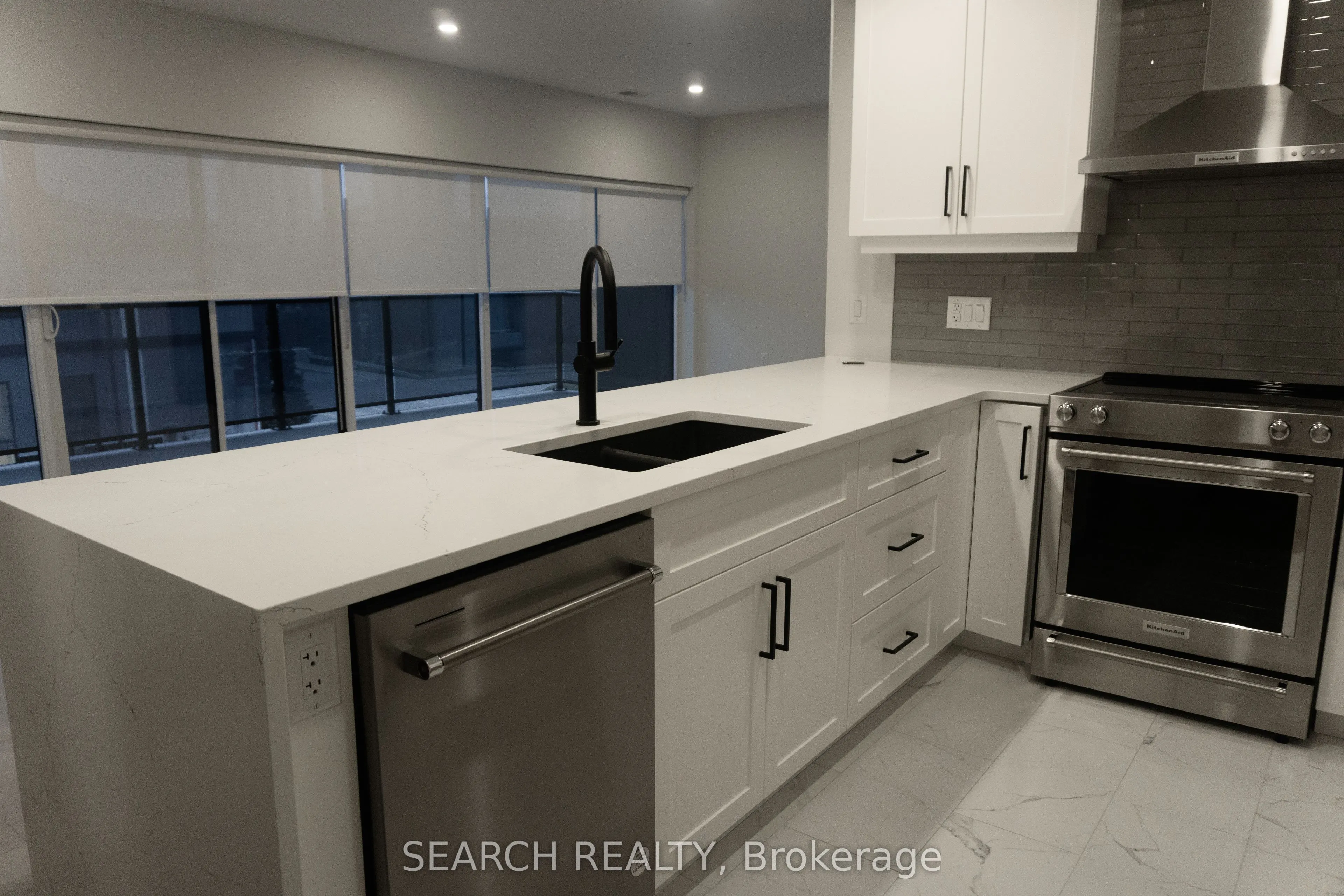 71 Wyndham Street S, #310