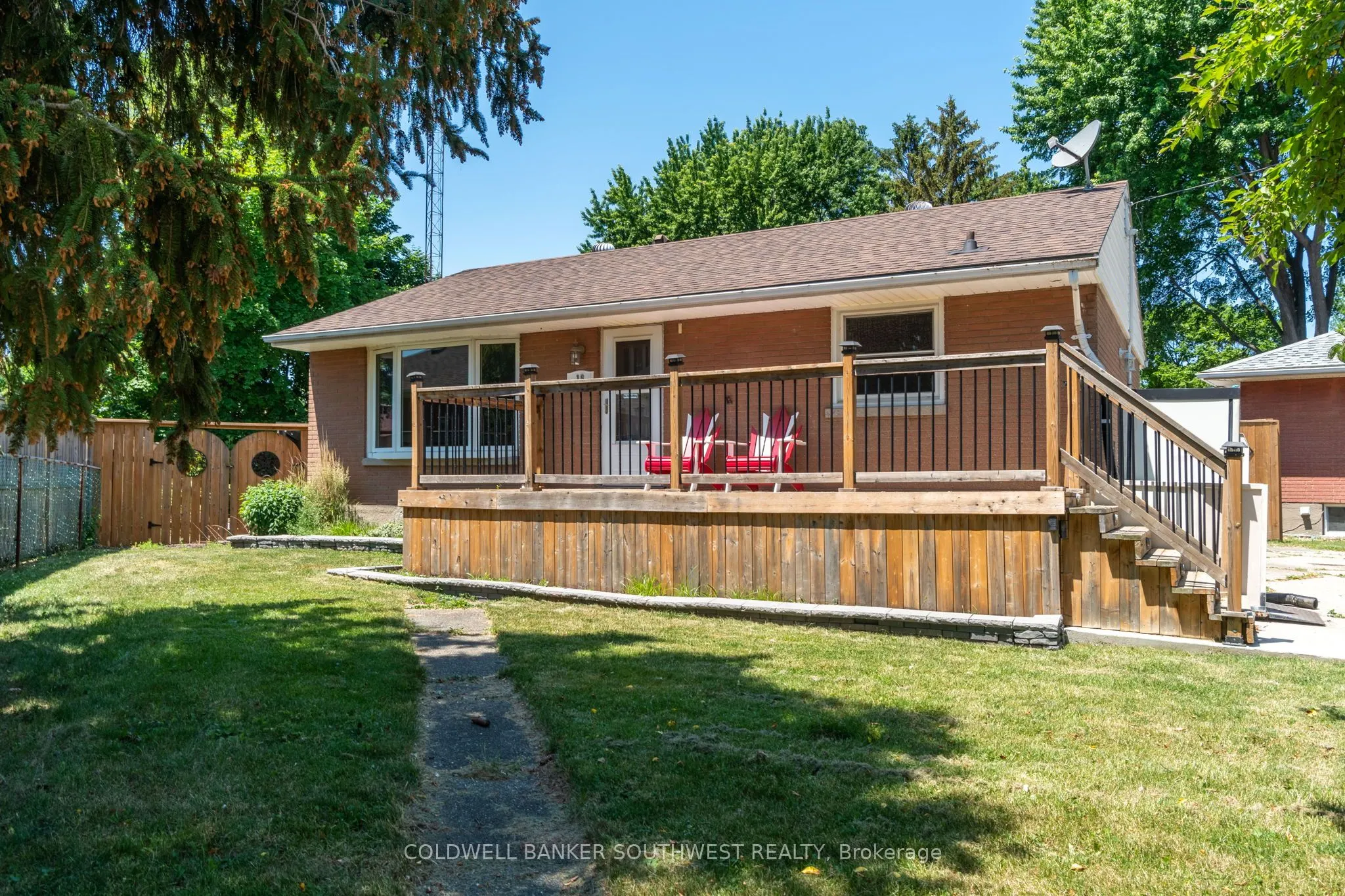 18 Tweedsmuir Avenue