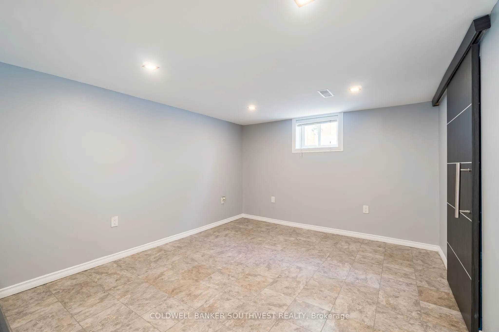 18 Tweedsmuir Avenue
