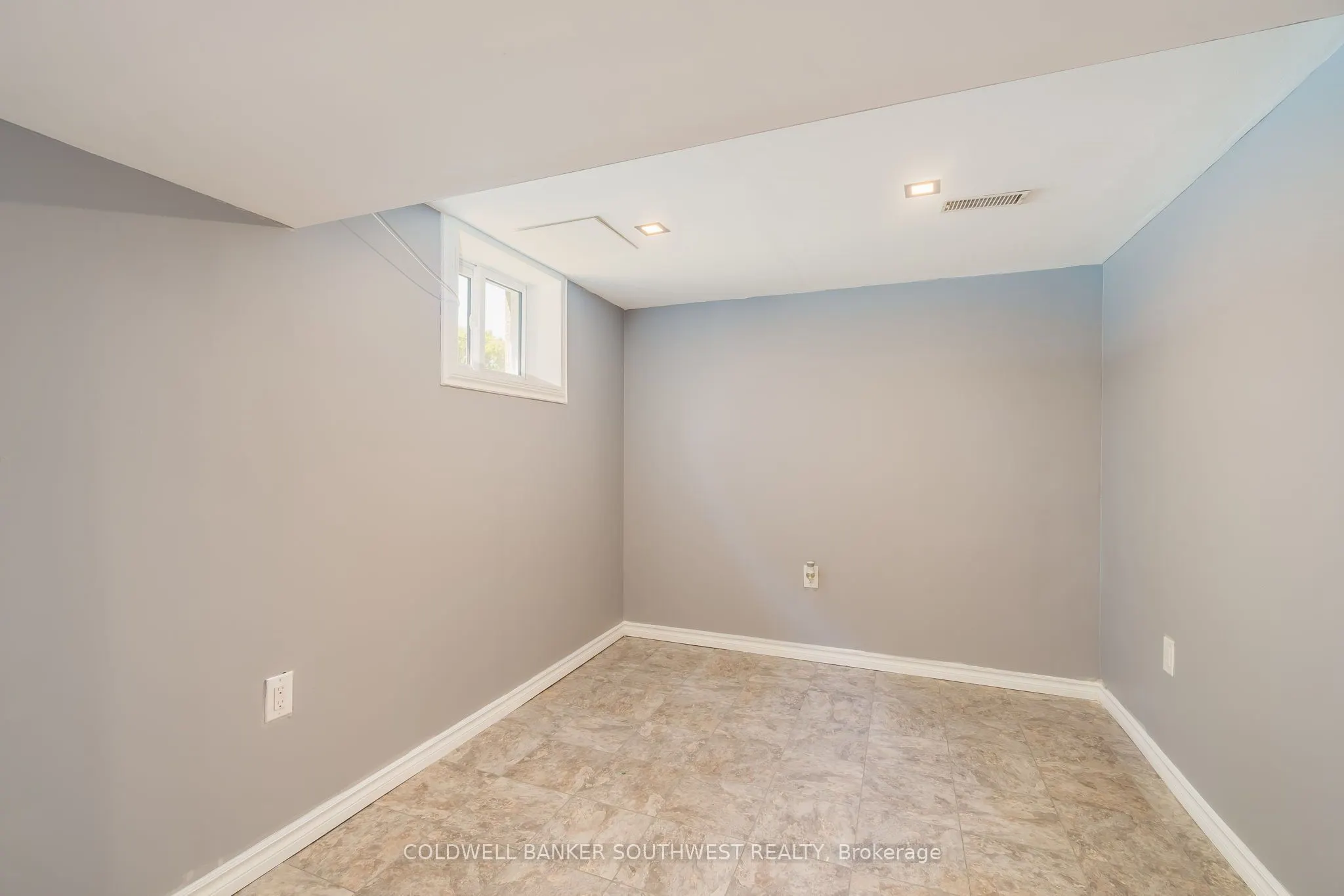 18 Tweedsmuir Avenue