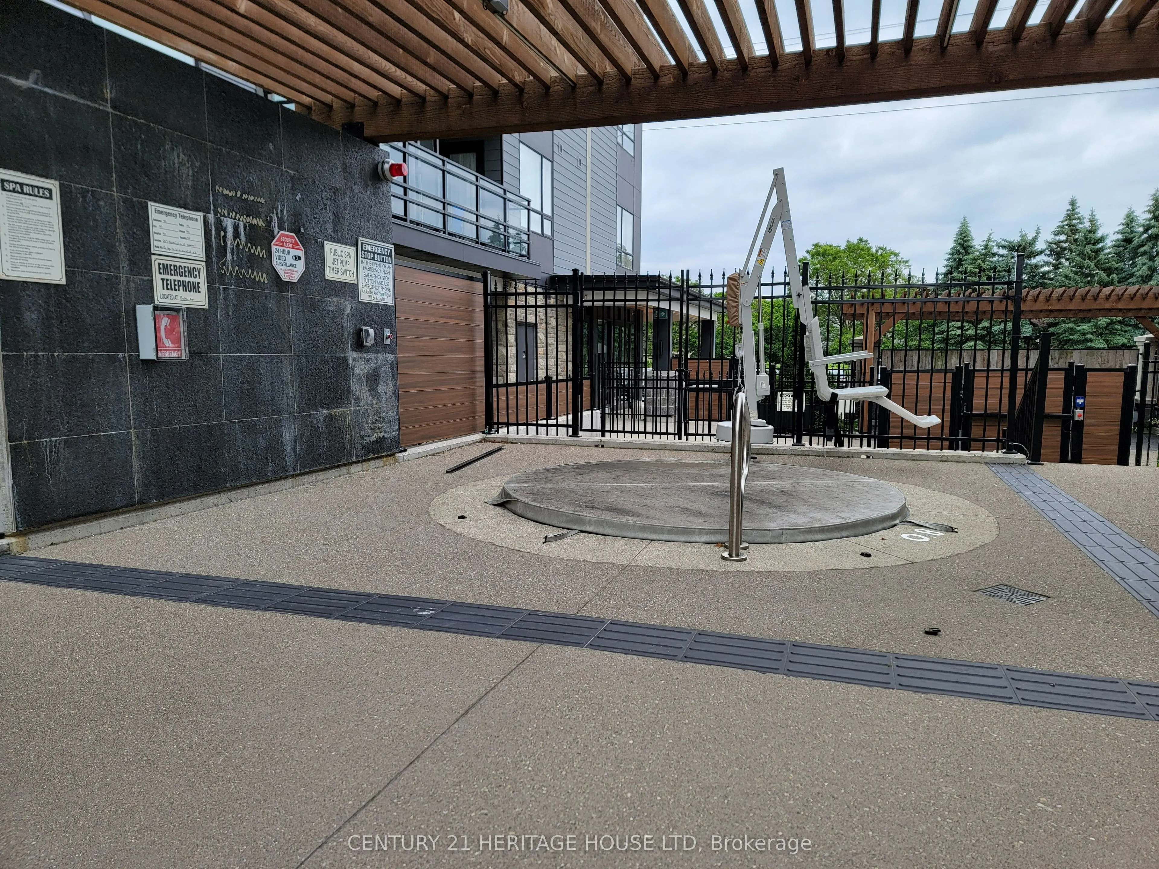 251 Northfield Drive E, #209