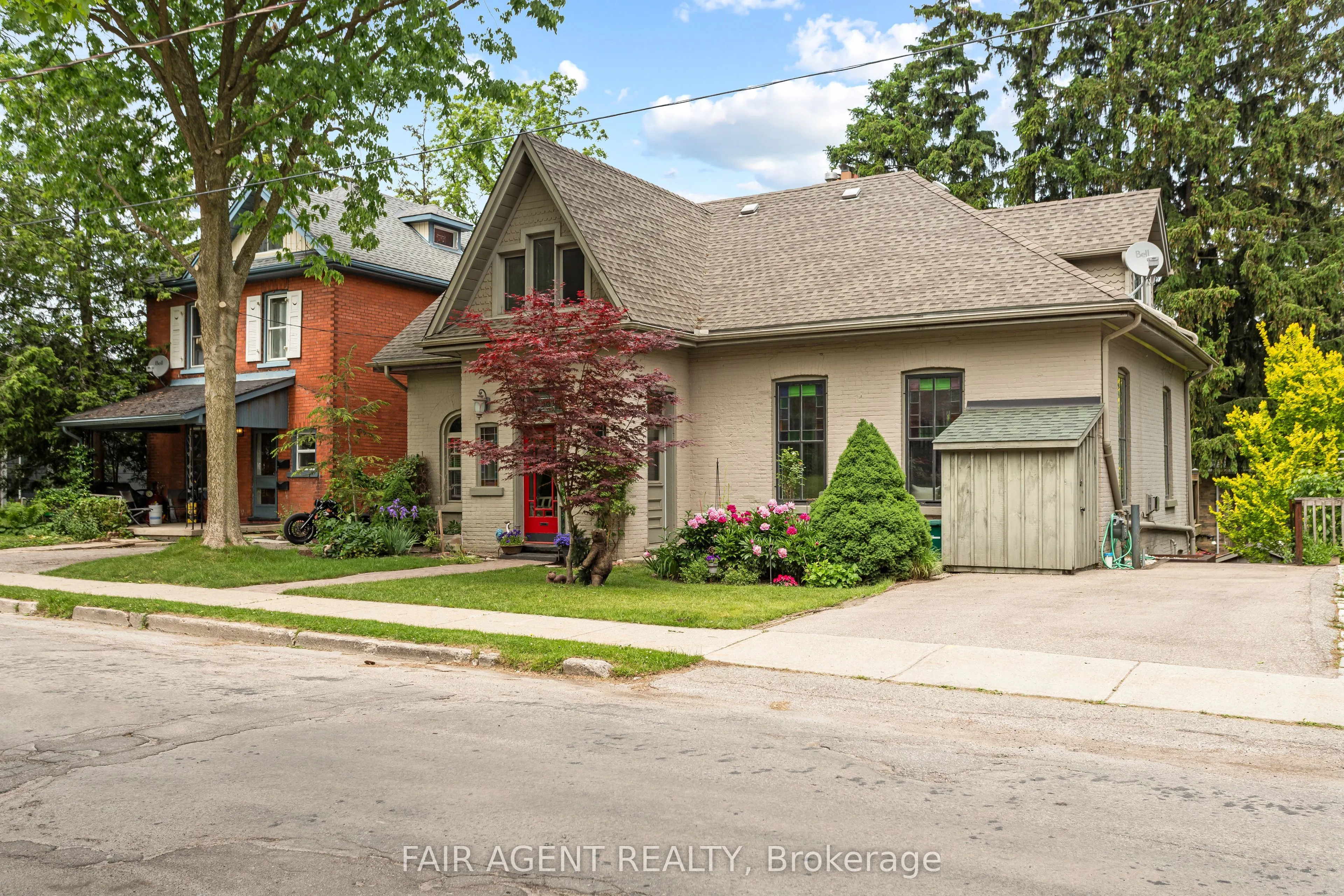 26 DALY Avenue