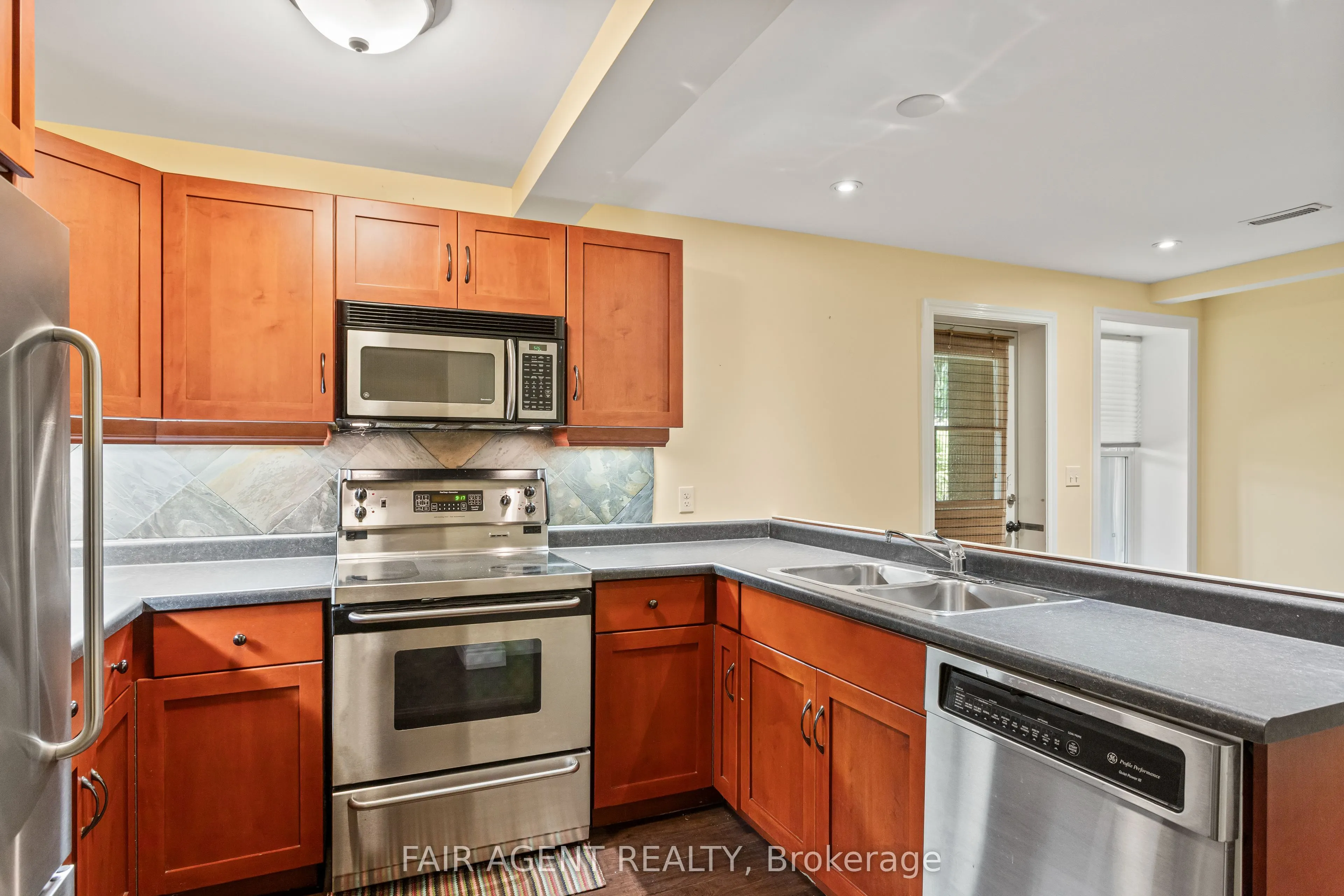 26 DALY Avenue