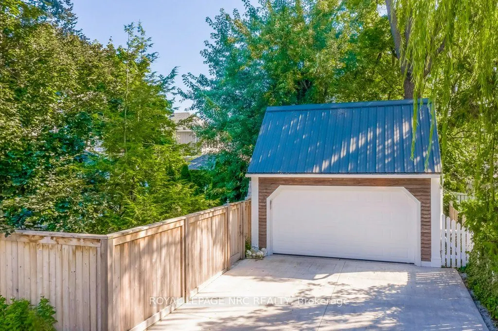 2 Pinehill Road