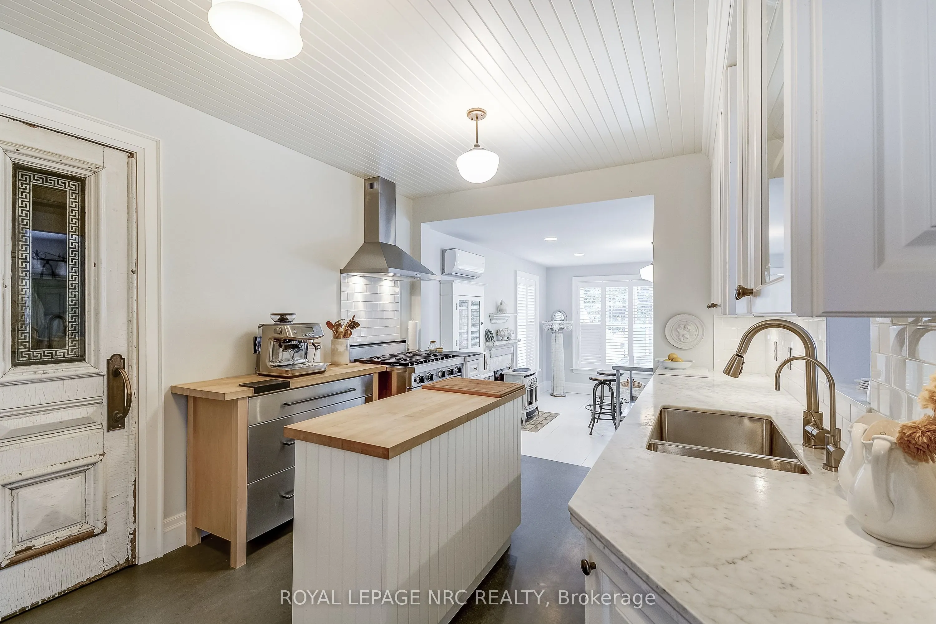 2 Pinehill Road