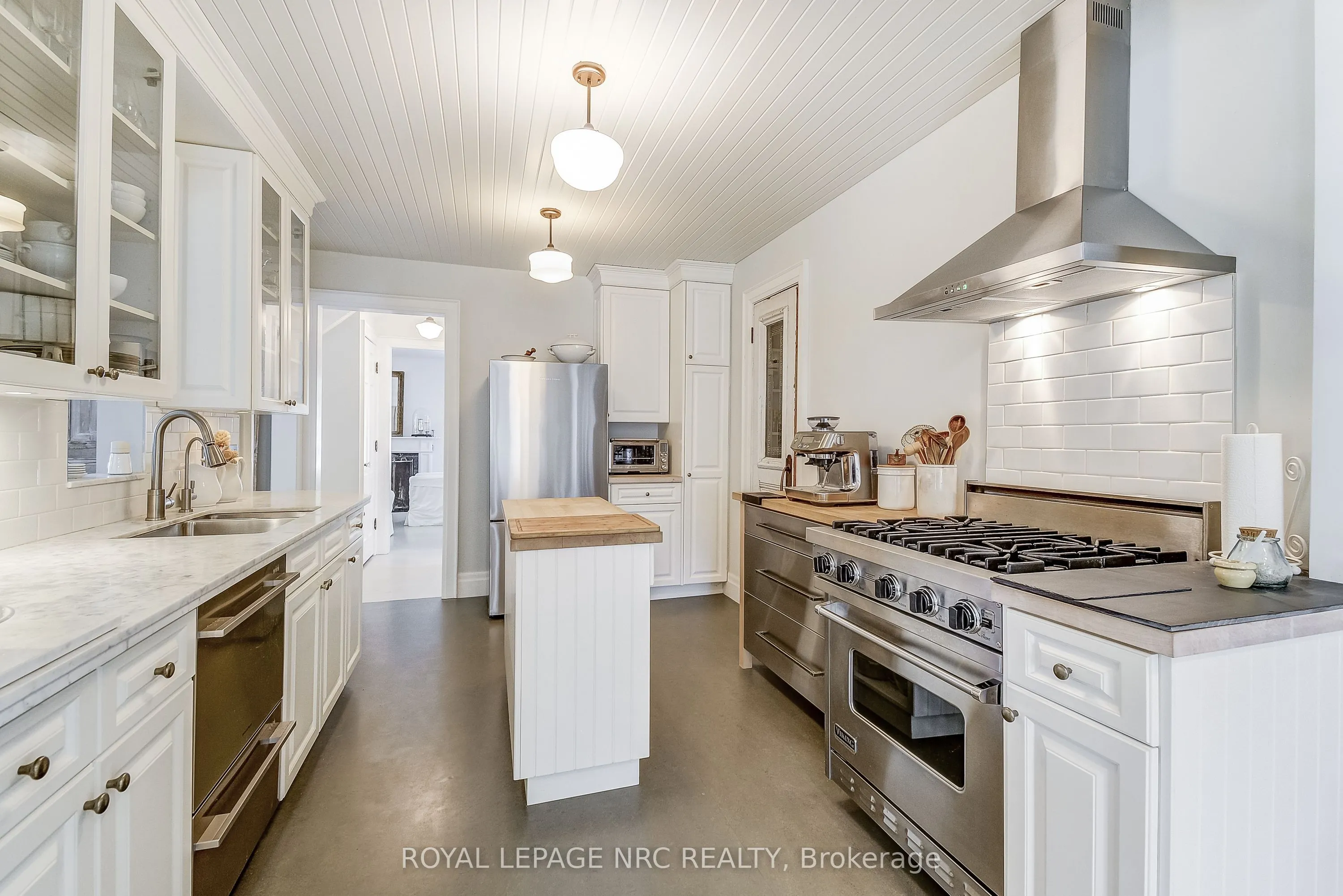 2 Pinehill Road