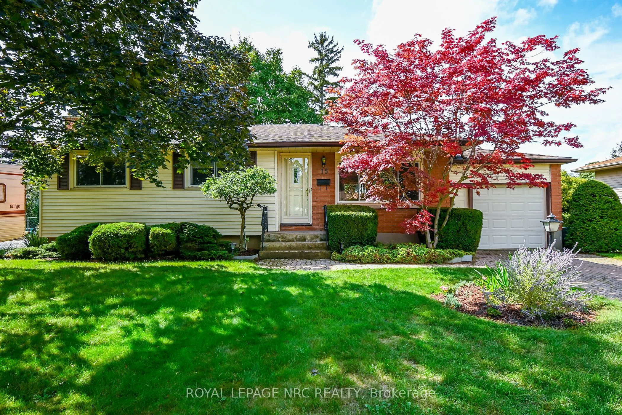 15 Monique Crescent