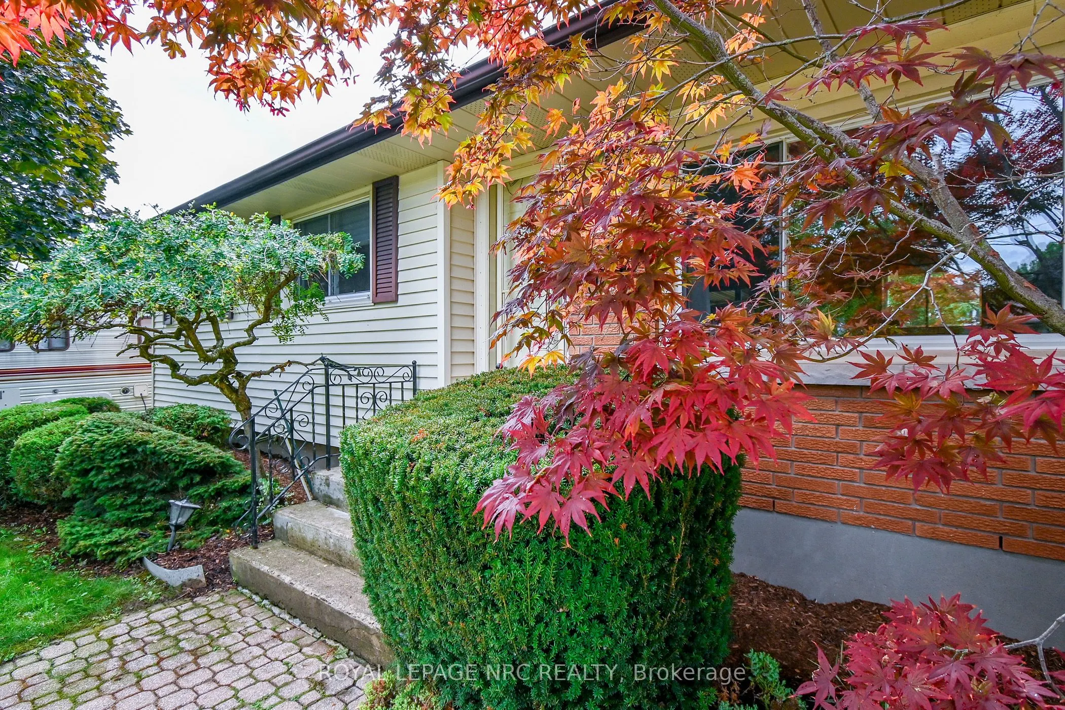 15 Monique Crescent