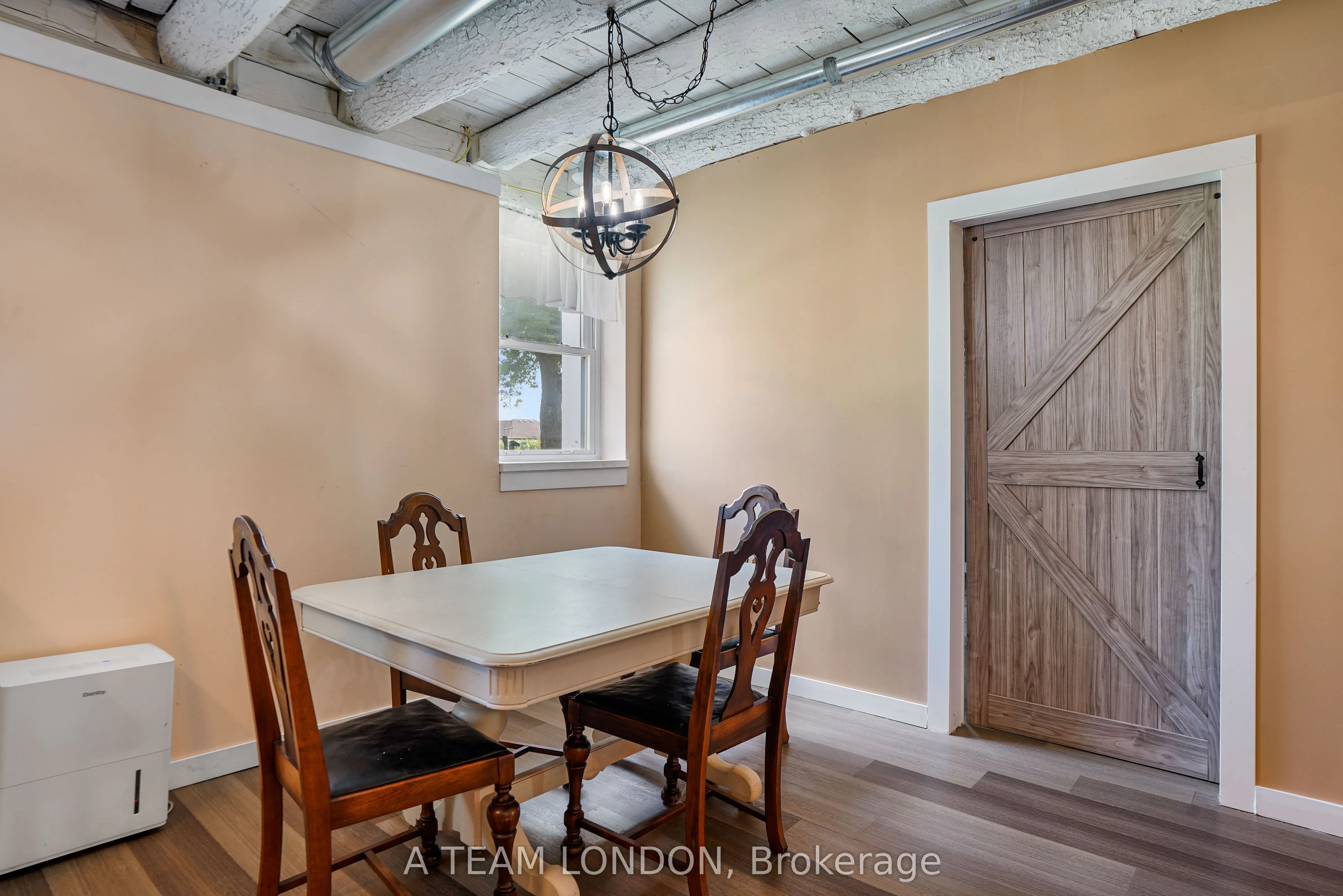 10096 Iona Road