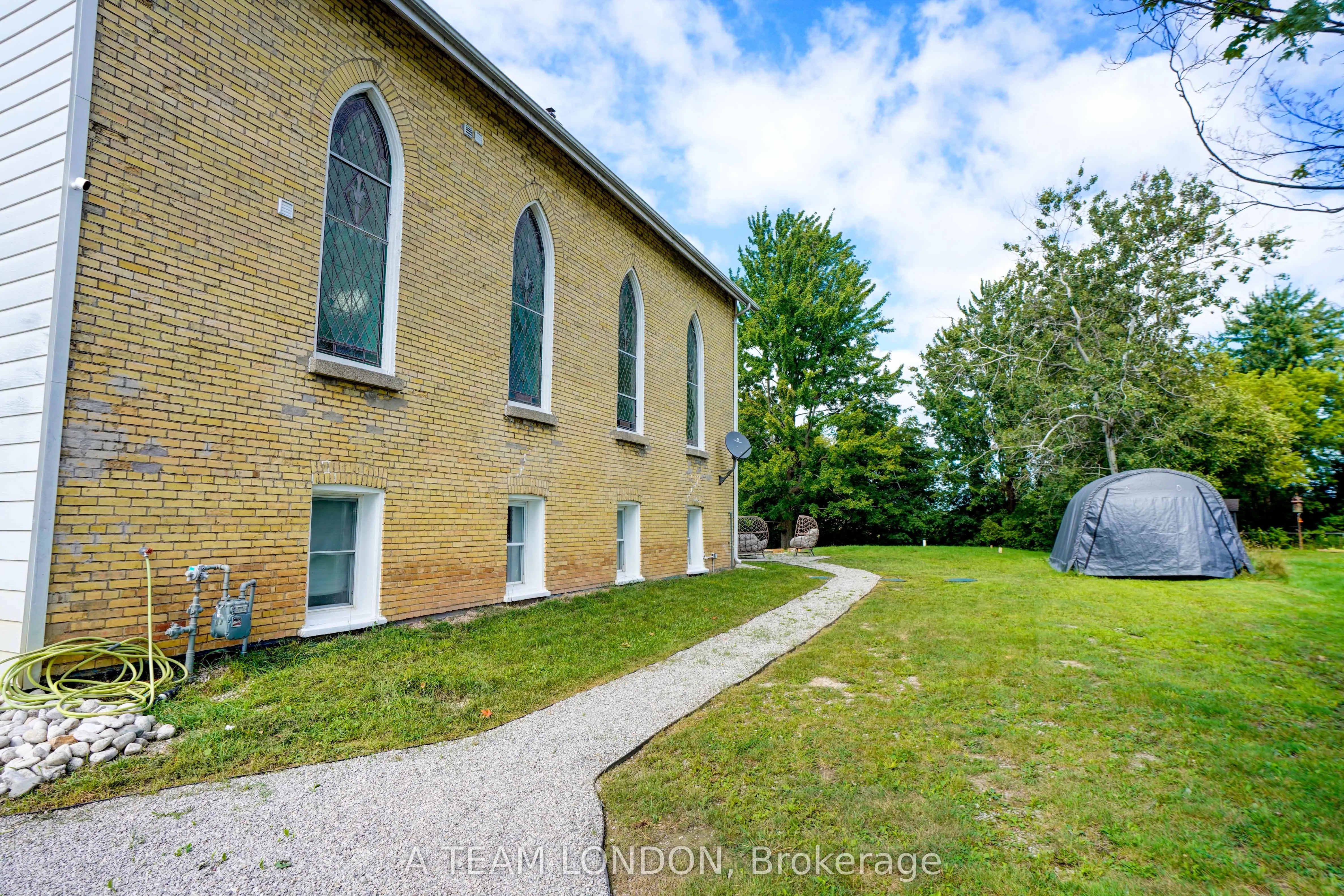 10096 Iona Road