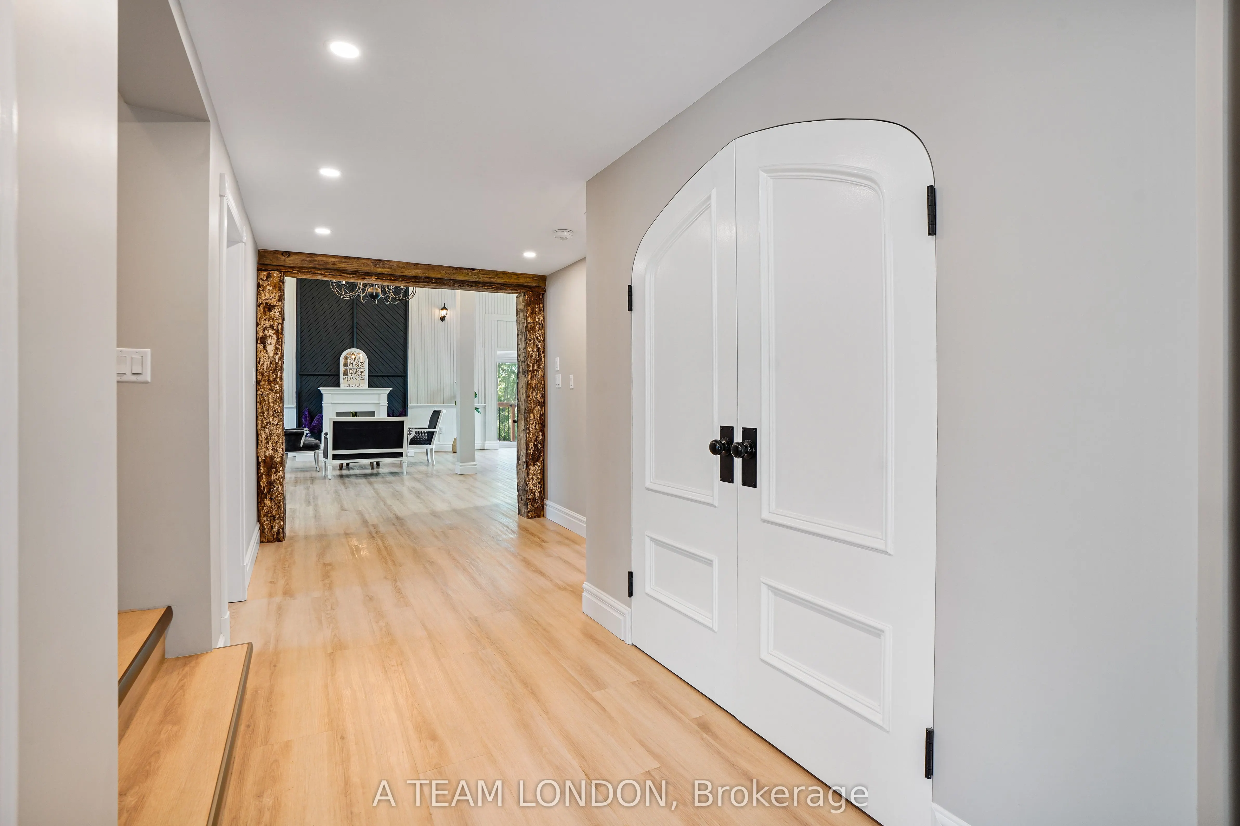 10096 Iona Road
