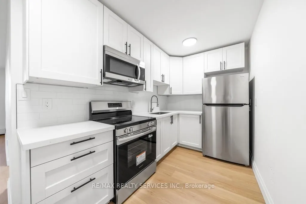 223 Jackson Street W, #808