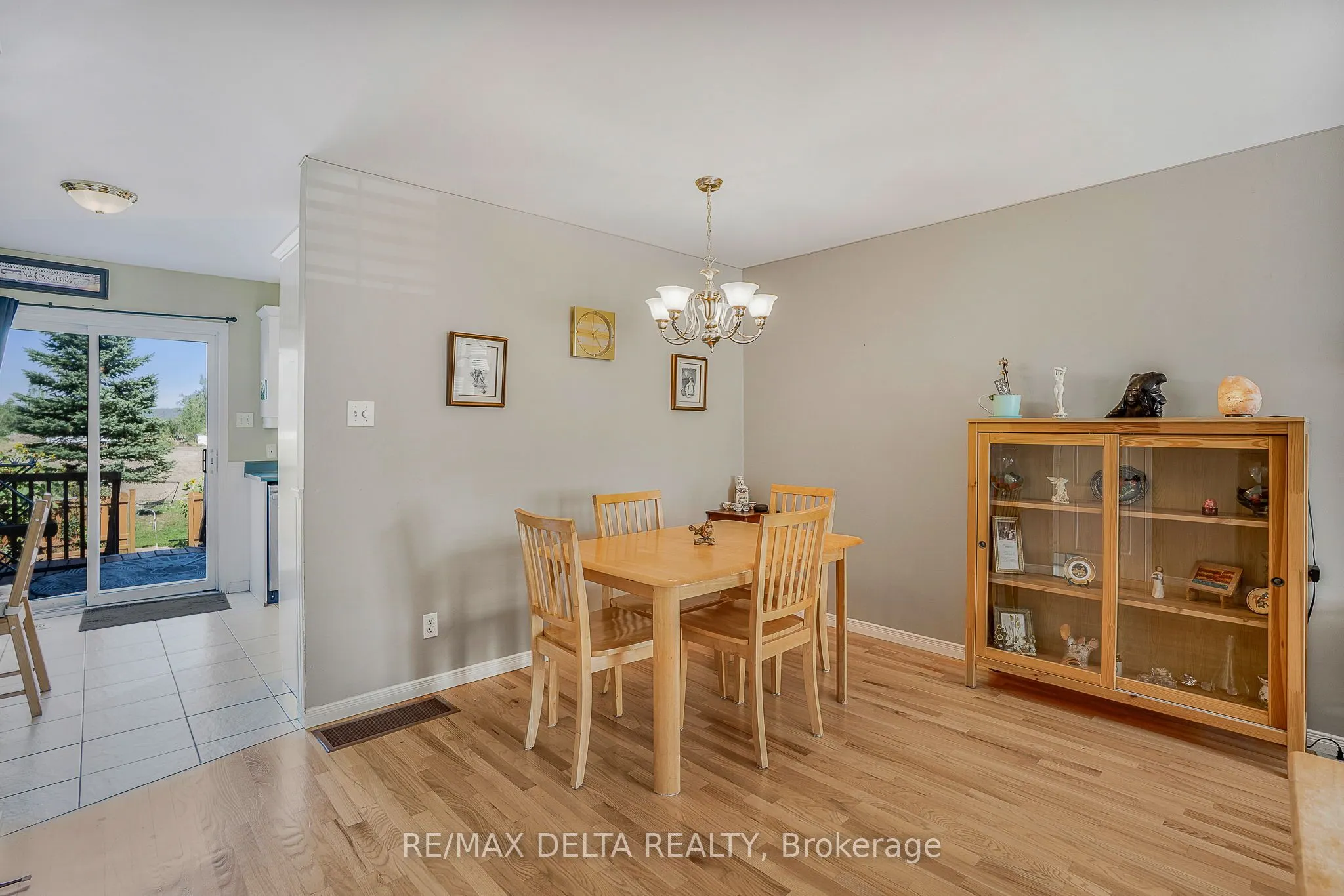 843 Nelson Street W