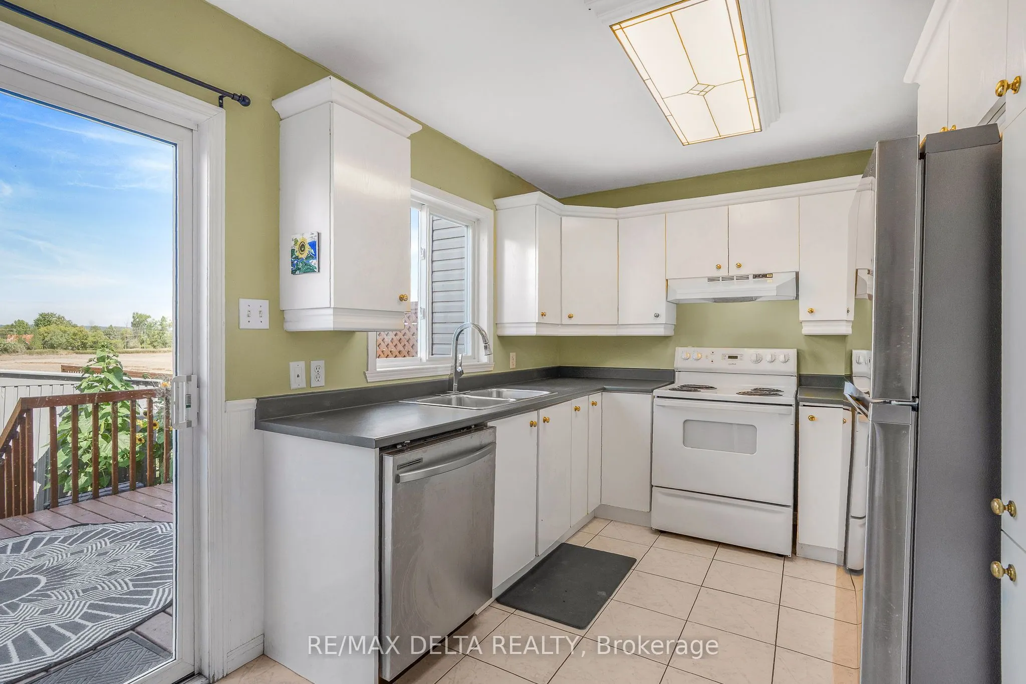 843 Nelson Street W