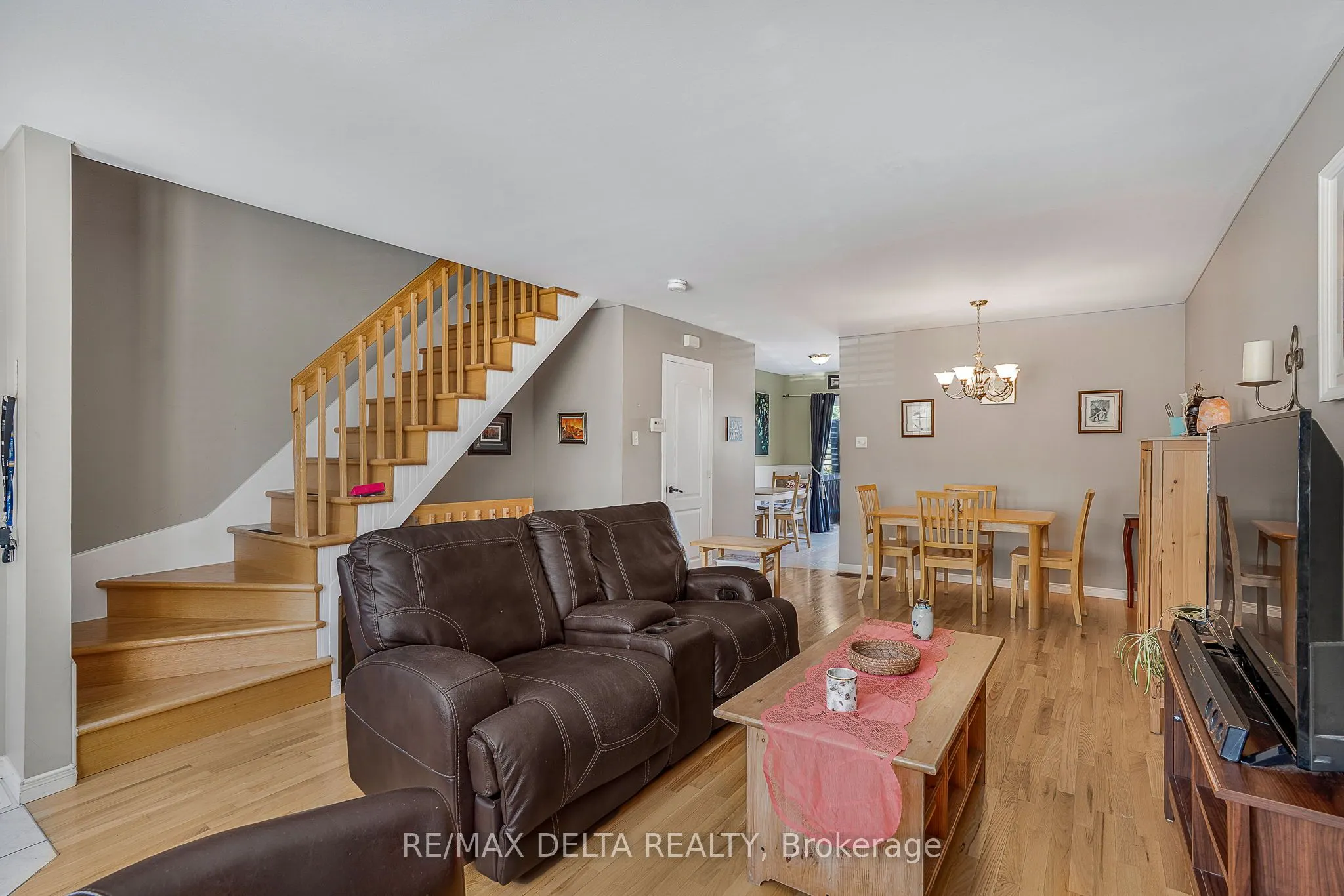843 Nelson Street W