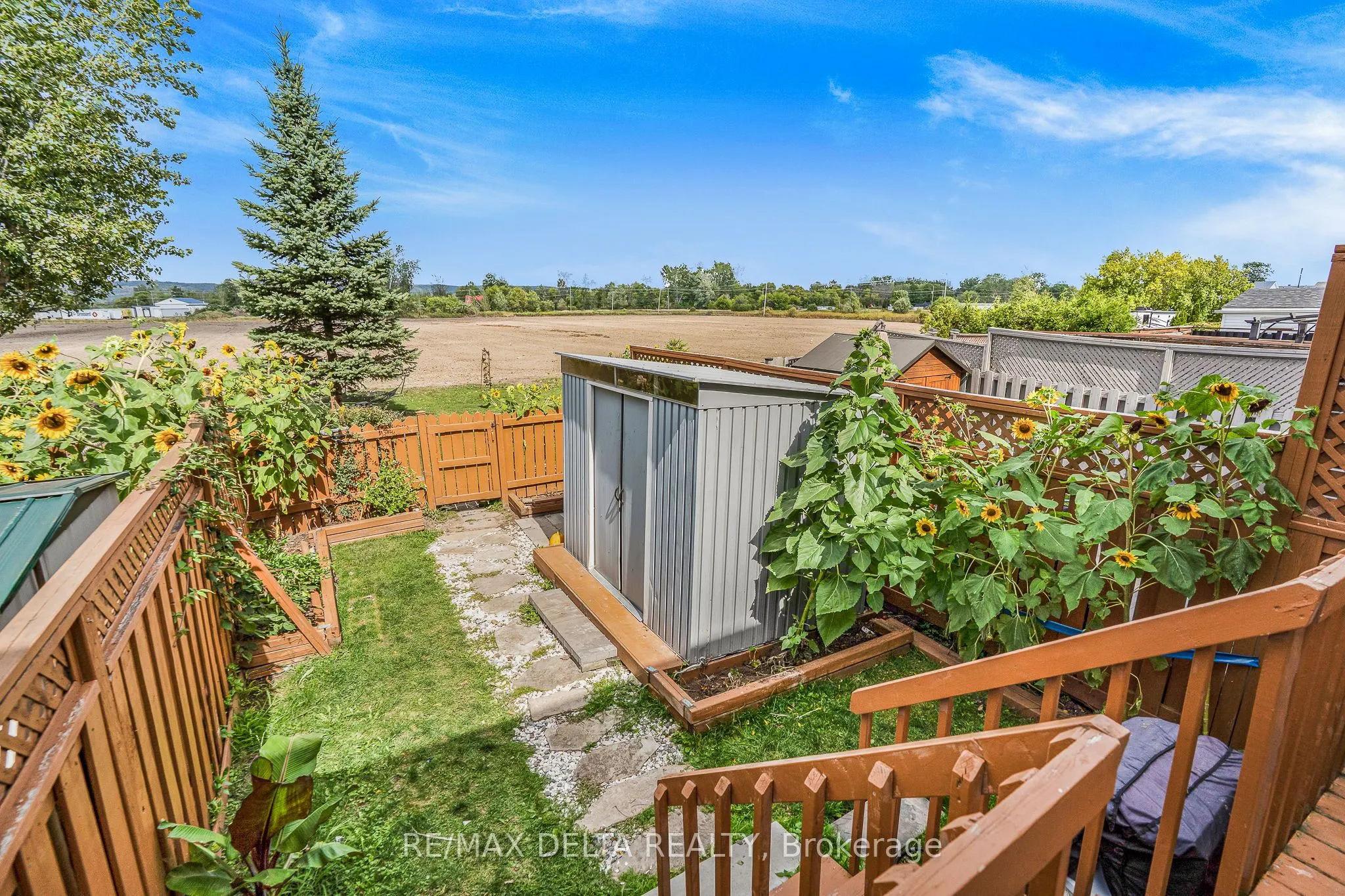 843 Nelson Street W