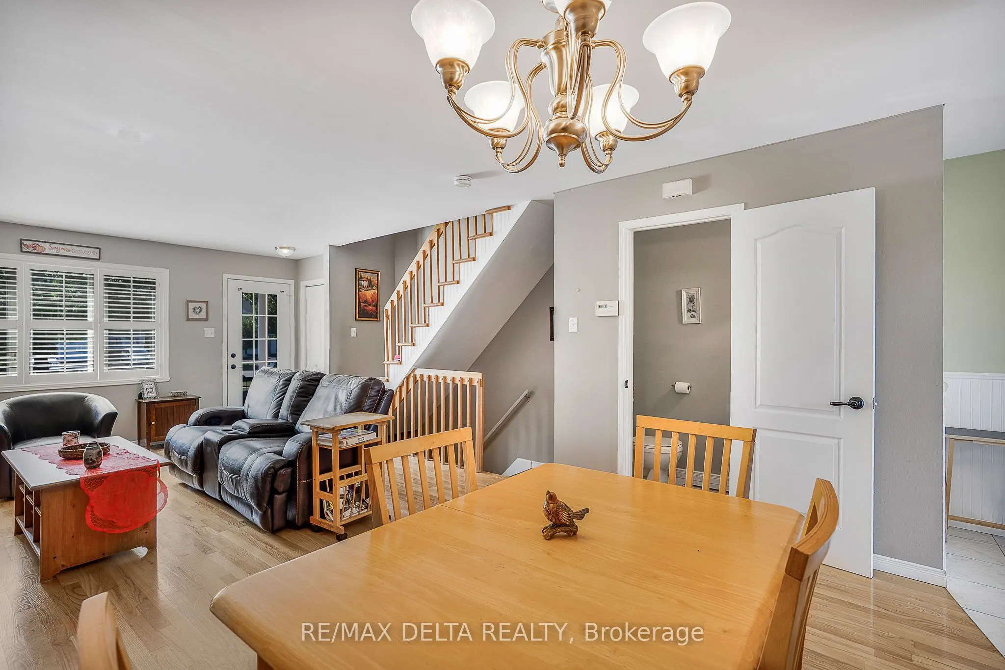 843 Nelson Street W