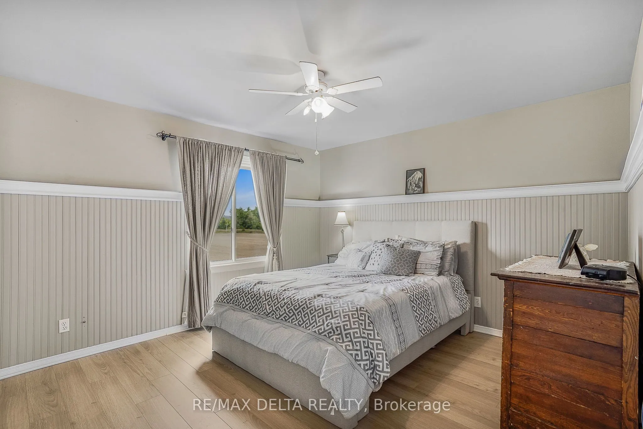843 Nelson Street W