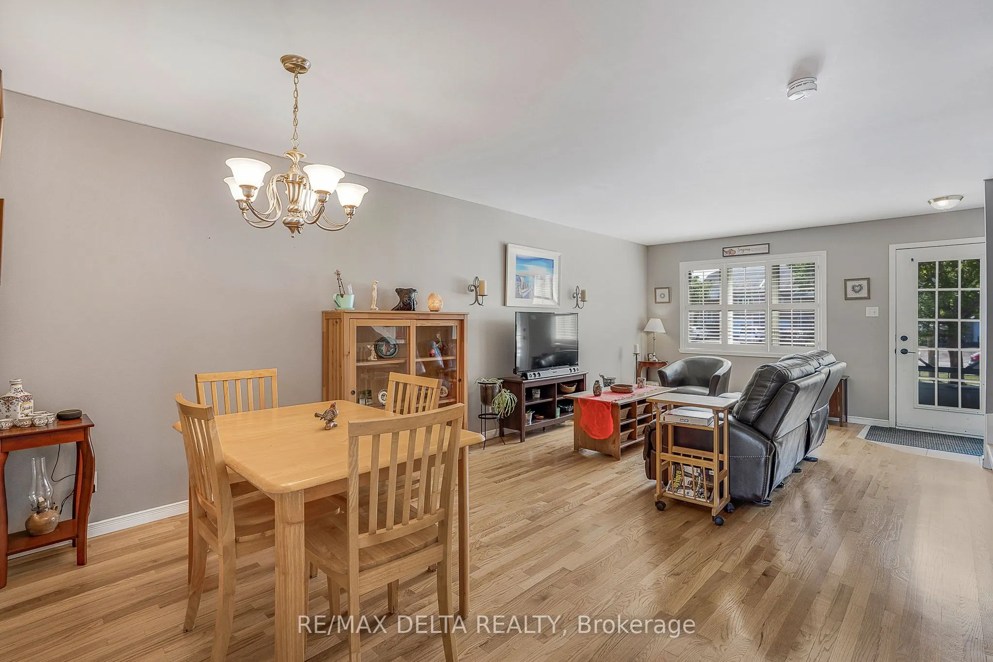 843 Nelson Street W
