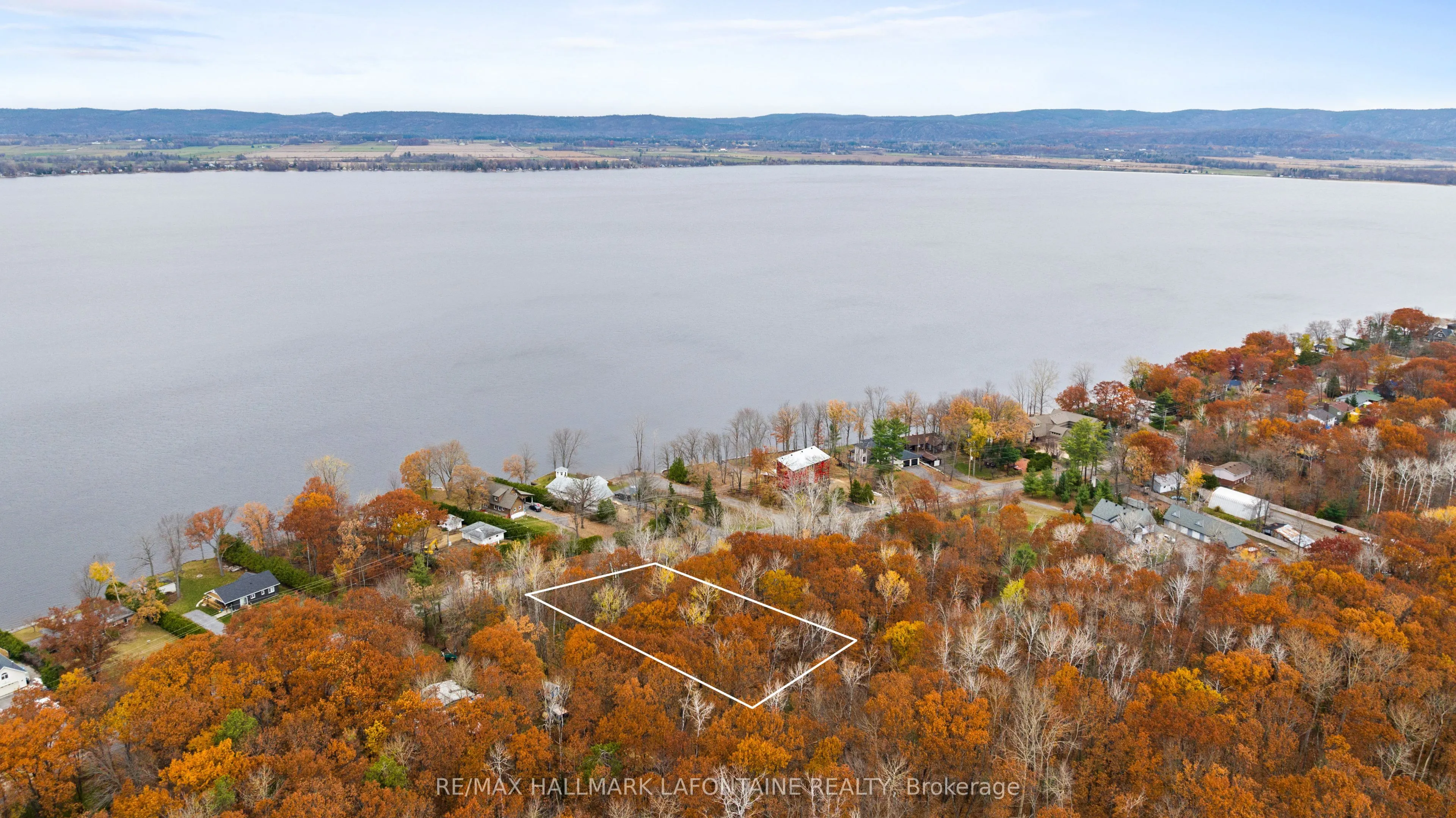 881 BAYVIEW Drive