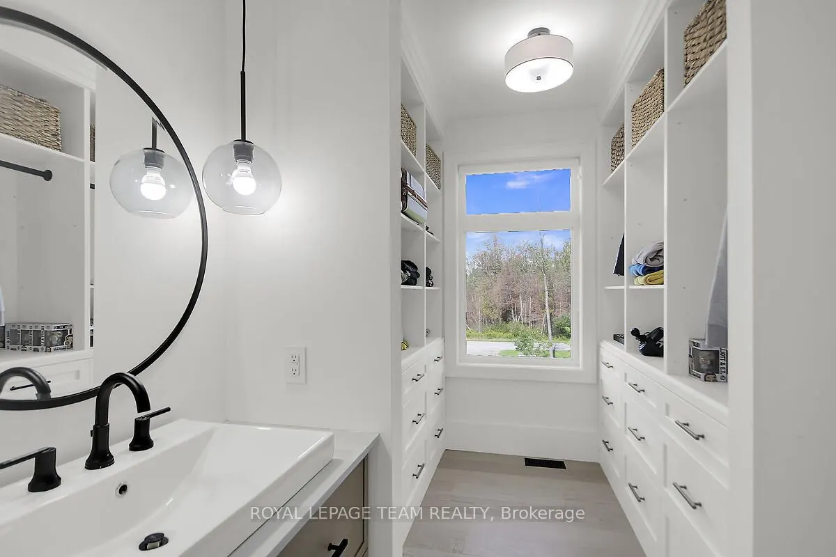 5852 Red Castle Ridge