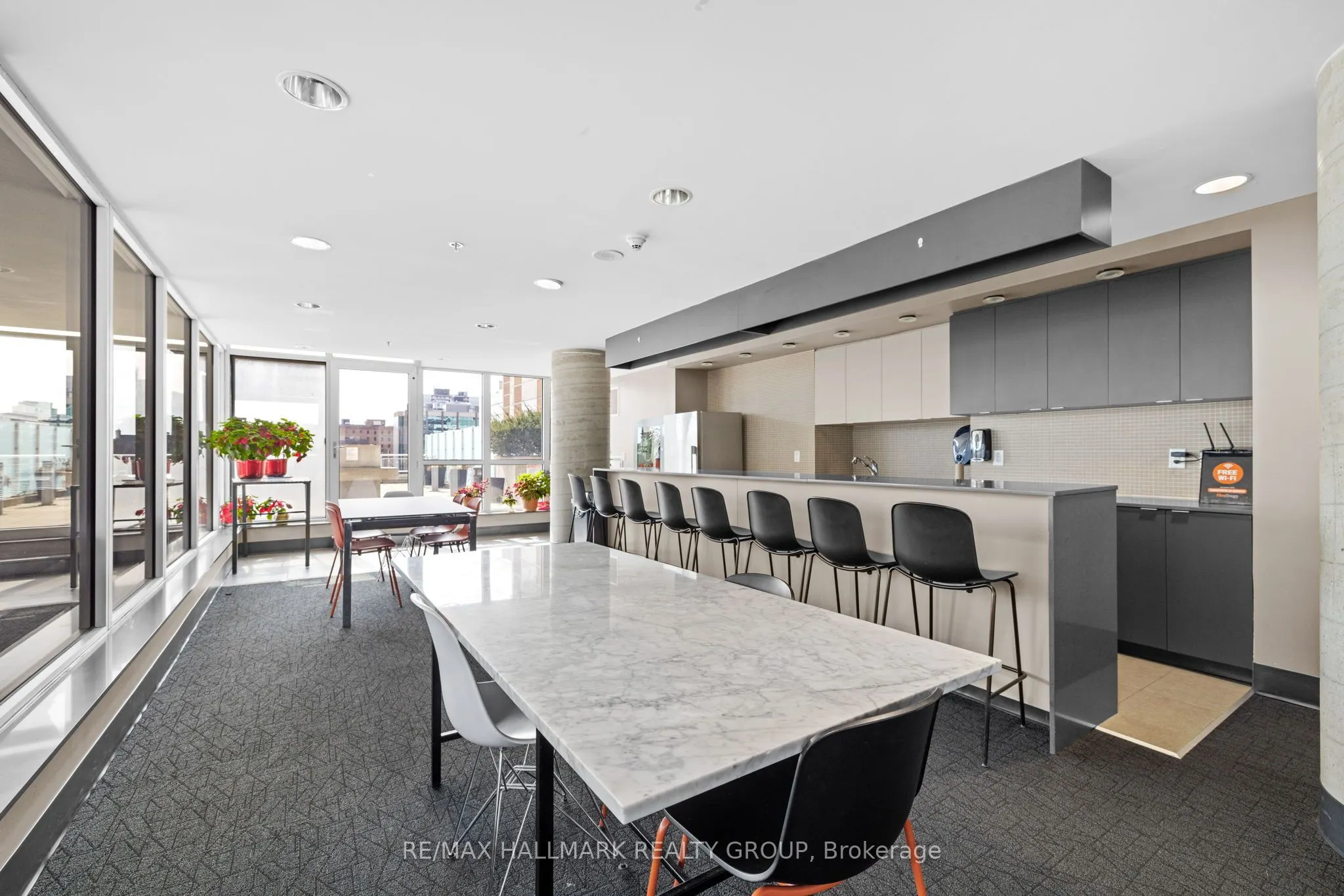 324 Laurier Avenue W, #2105
