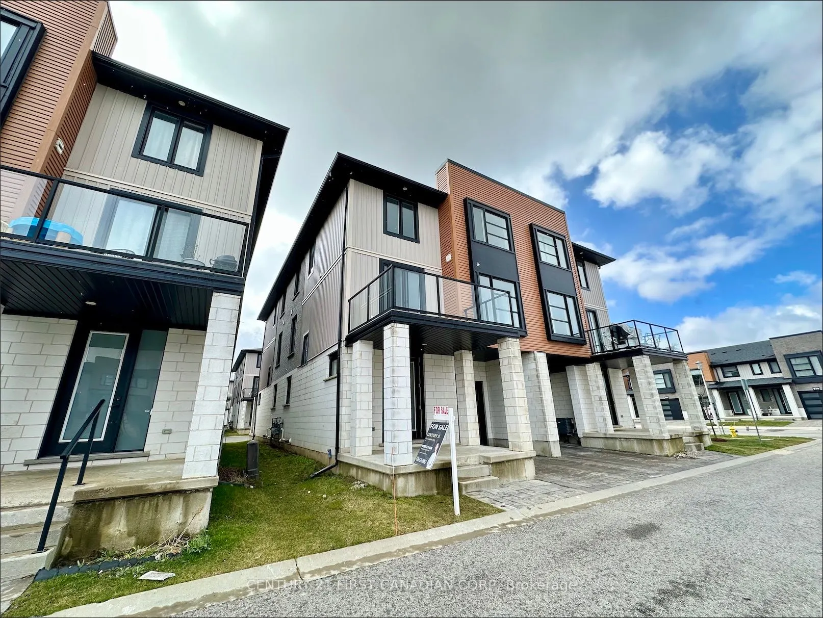 961 Manhattan Way, #961