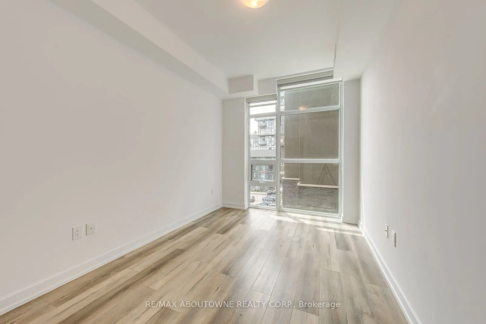 470 Dundas Street E, #429