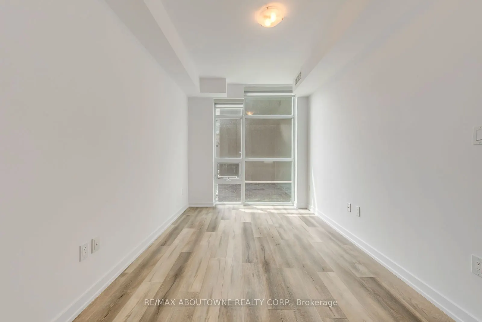 470 Dundas Street E, #429