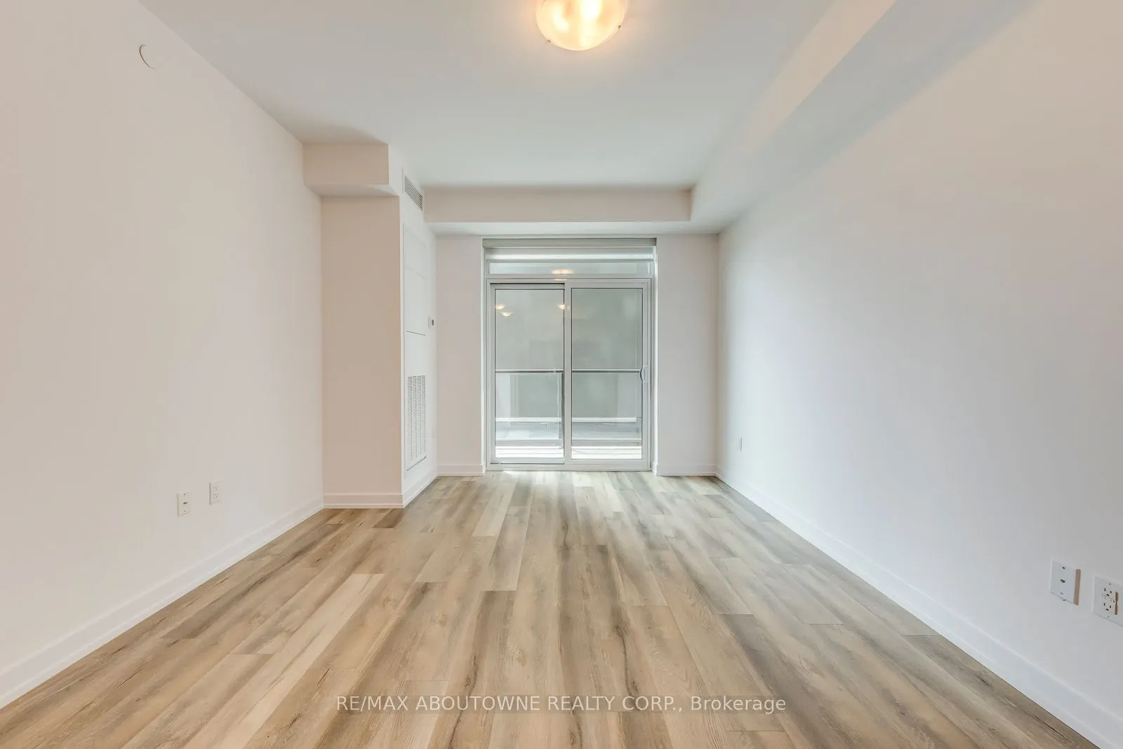 470 Dundas Street E, #429