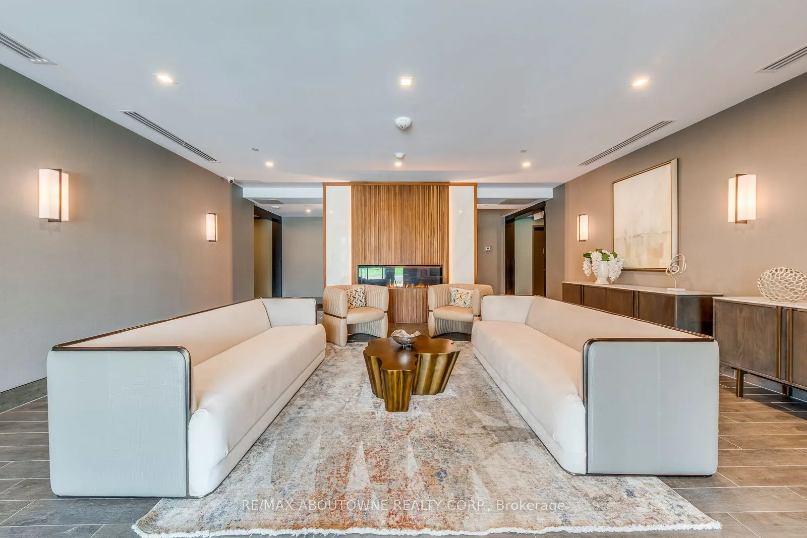 470 Dundas Street E, #429