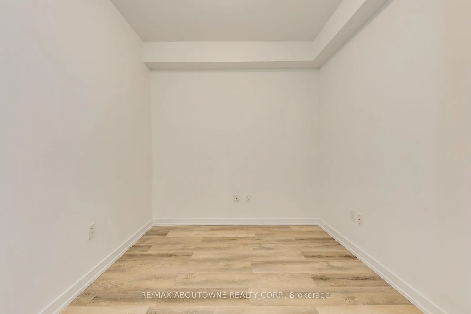 470 Dundas Street E, #429