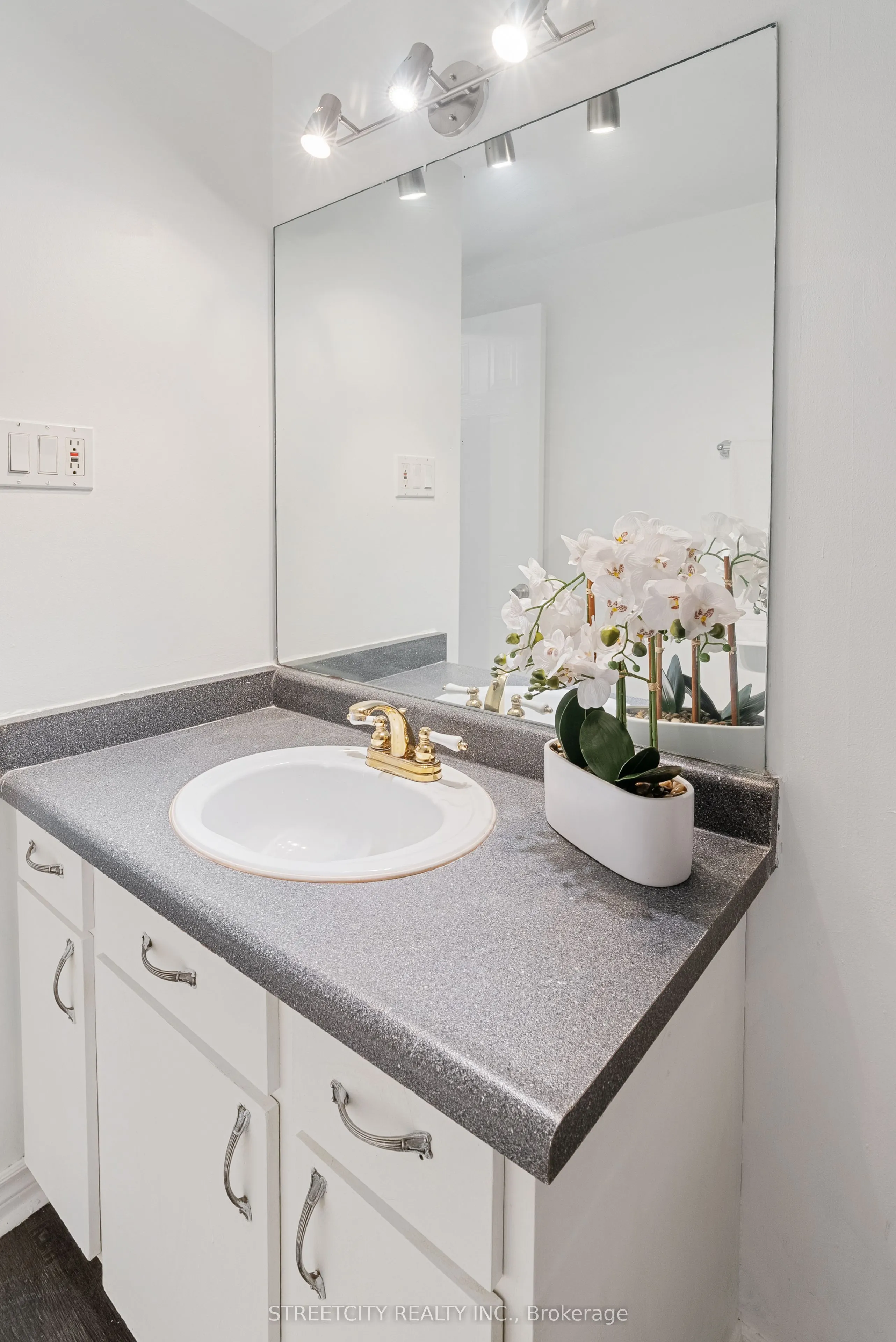 1247 Huron Street, #81