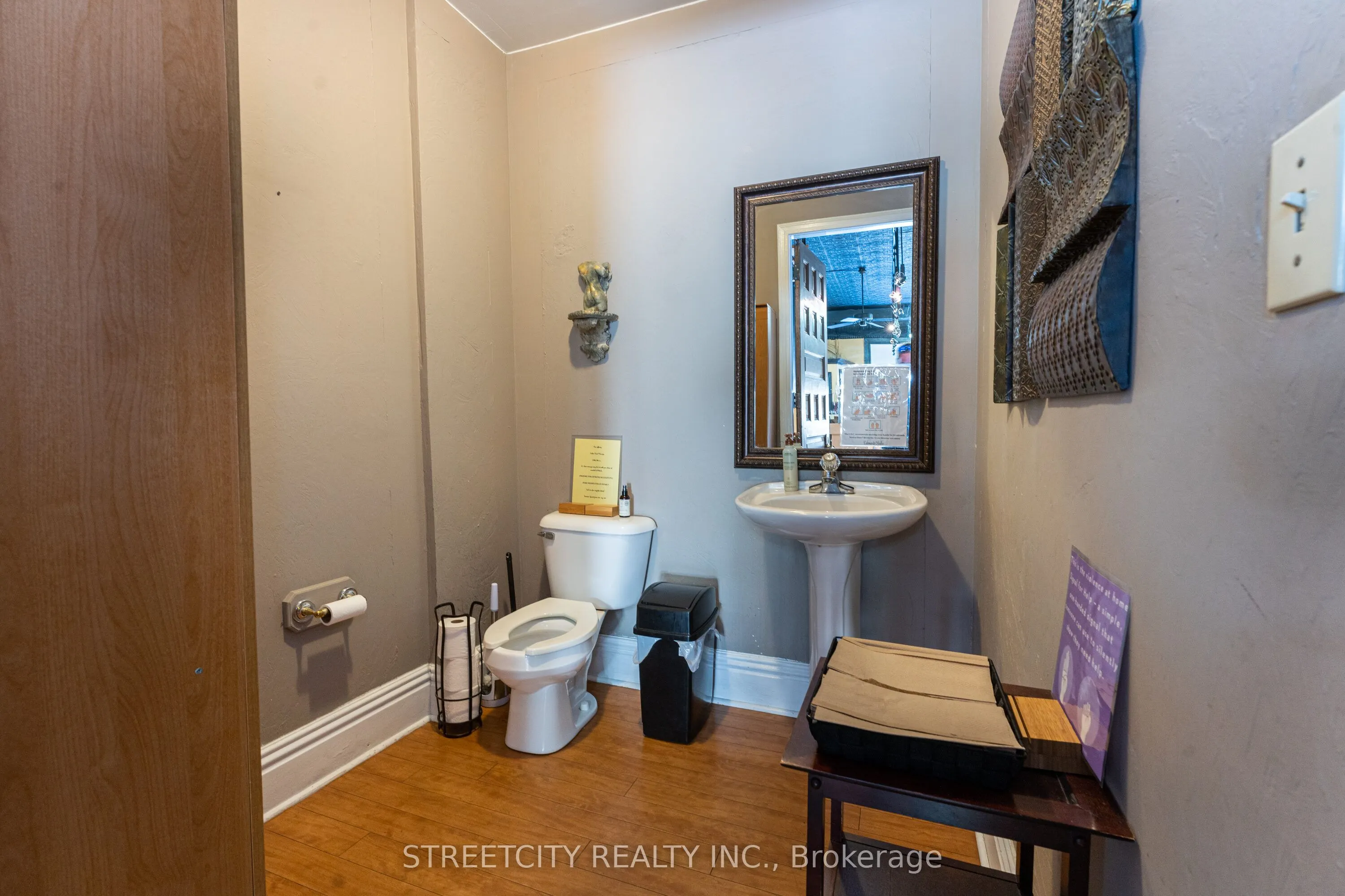206 Main Street E