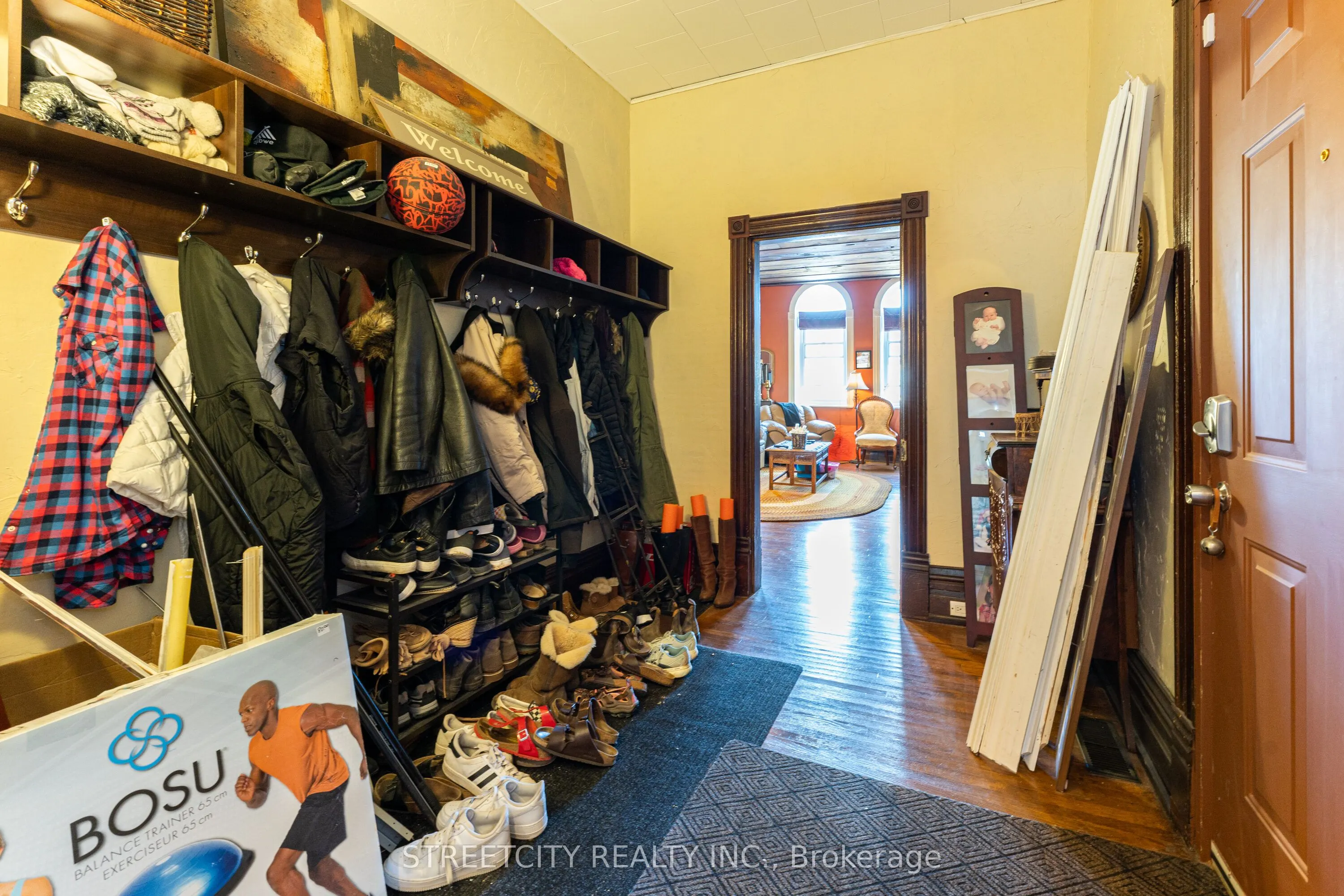 206 Main Street E