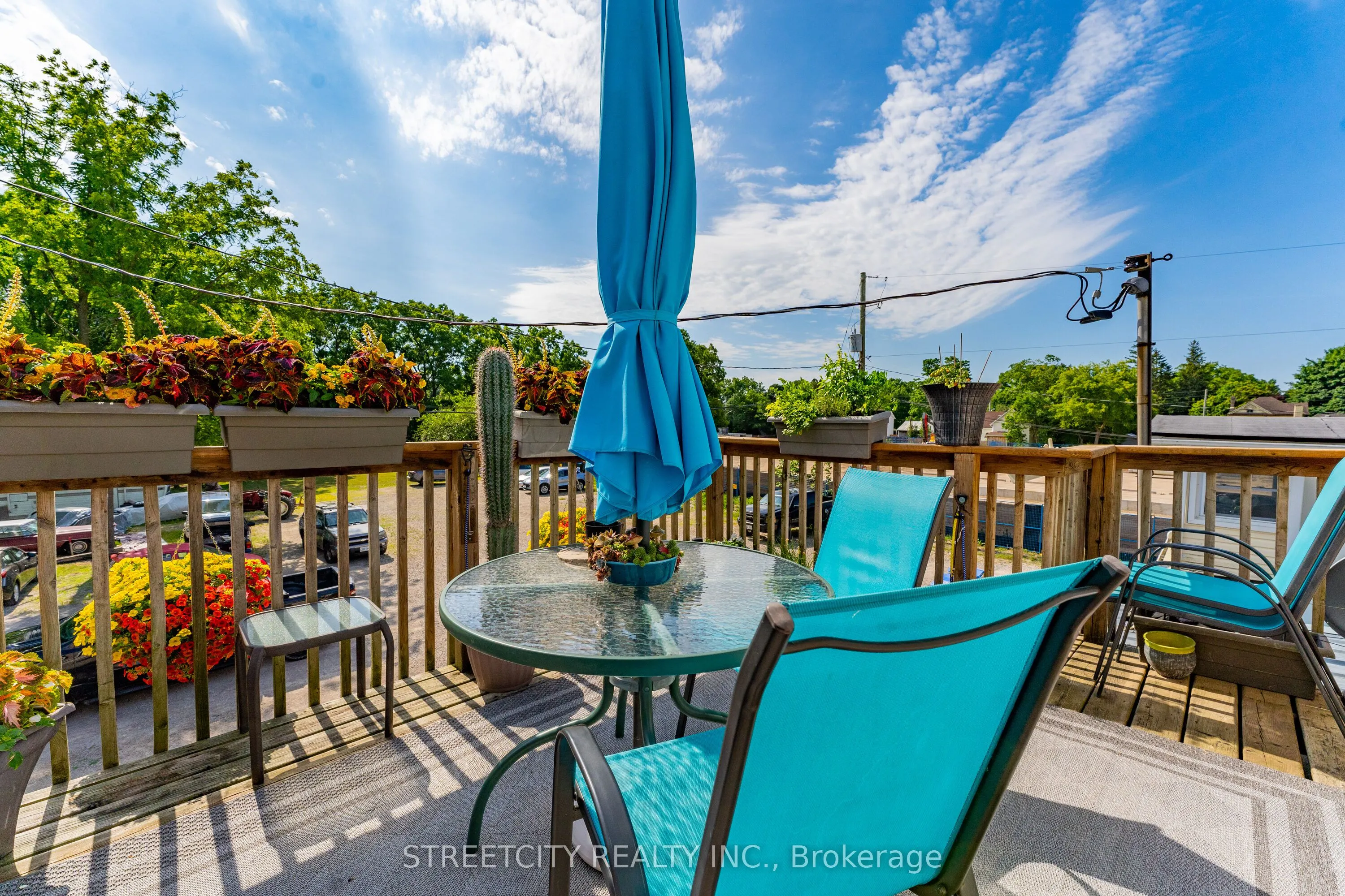 206 Main Street E