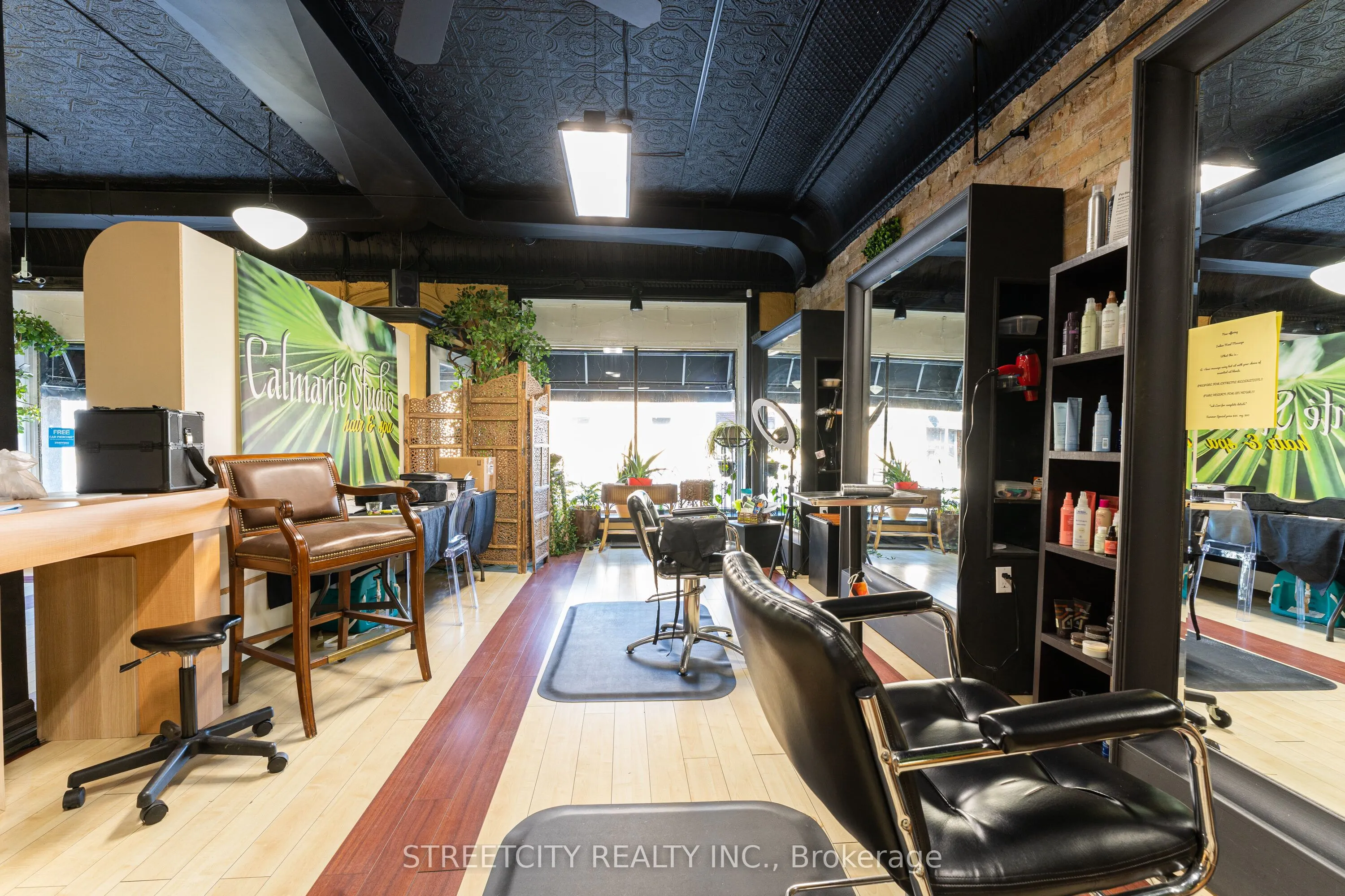 206 Main Street E
