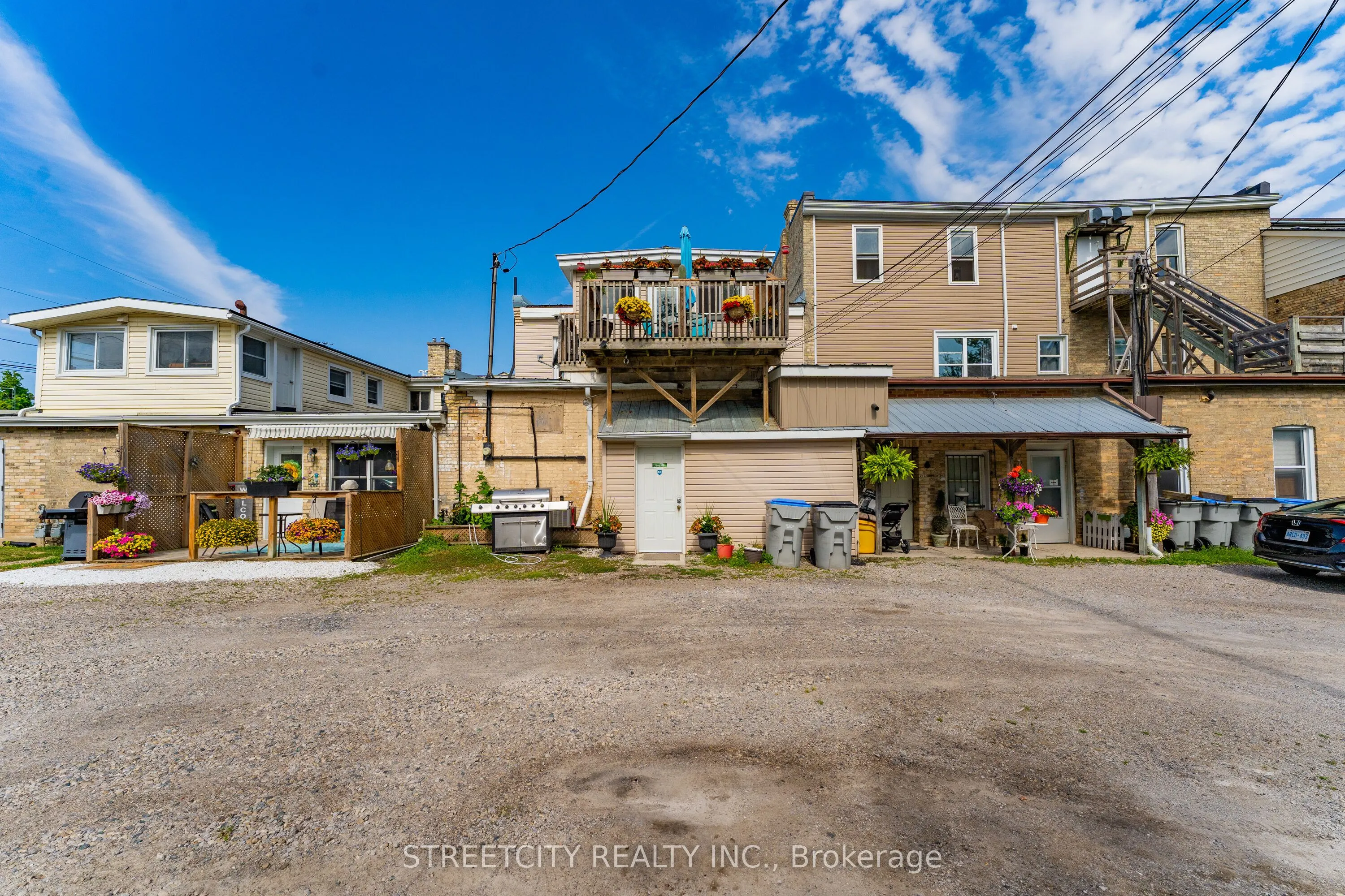 206 Main Street E