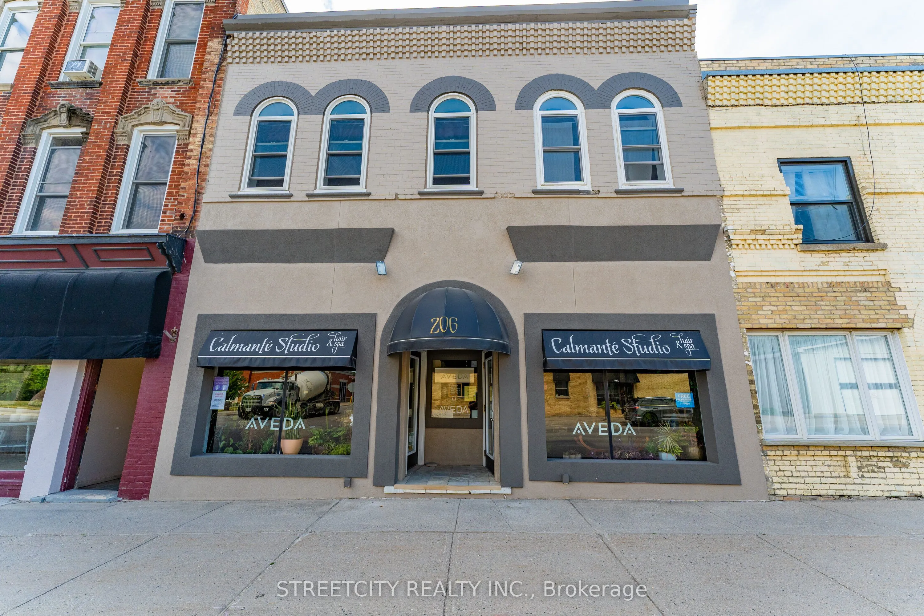 206 Main Street E
