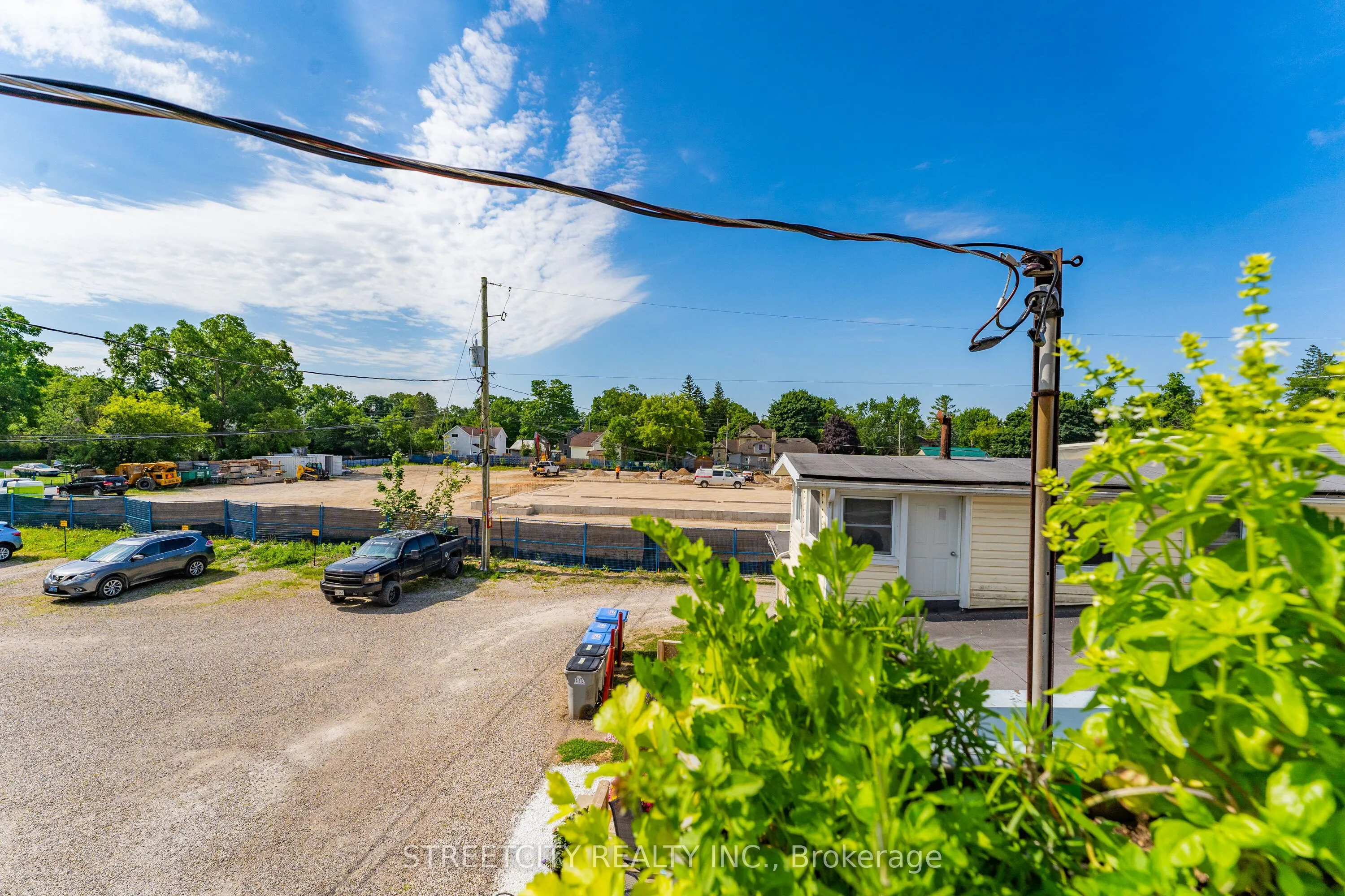 206 Main Street E