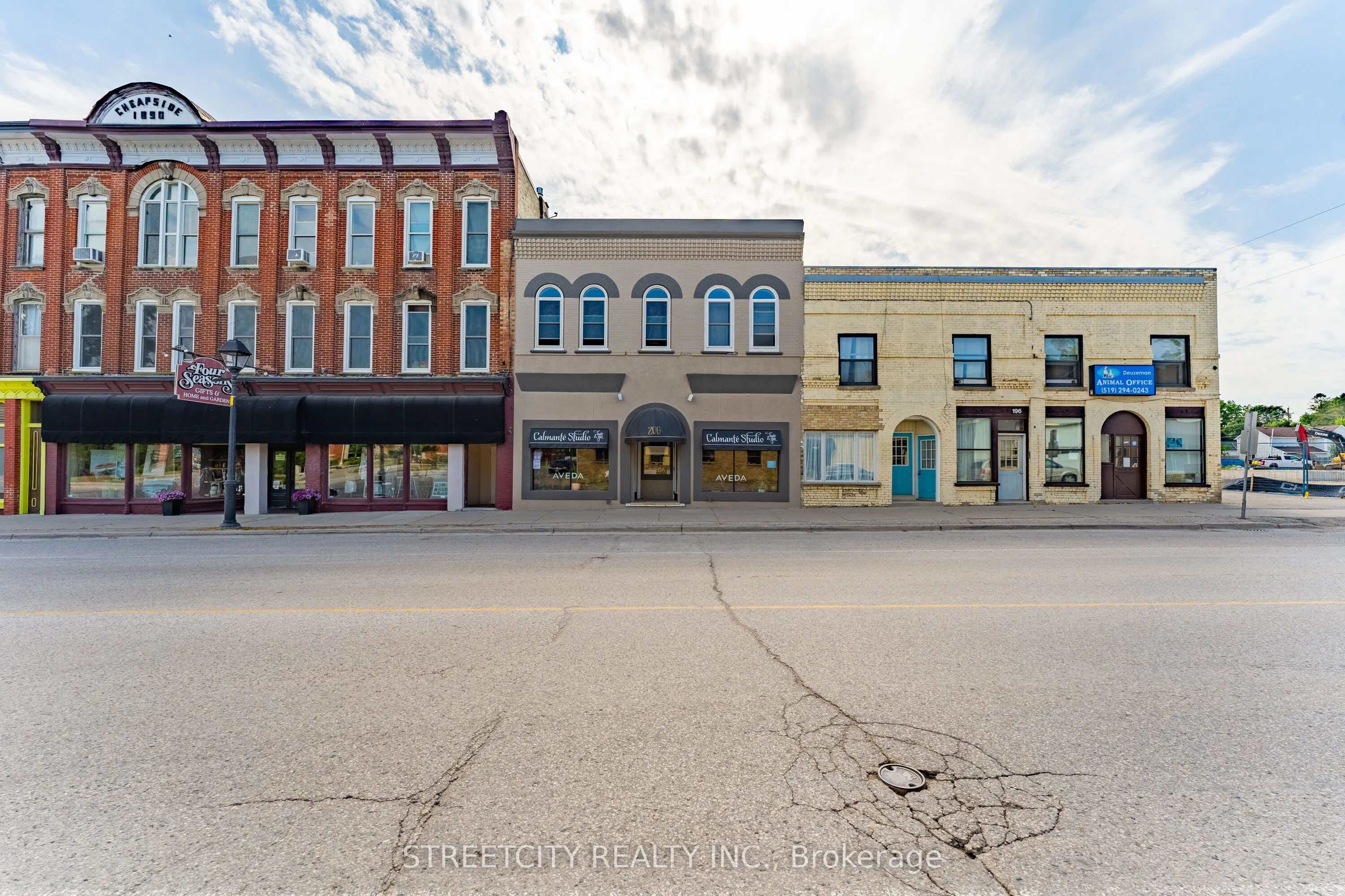 206 Main Street E