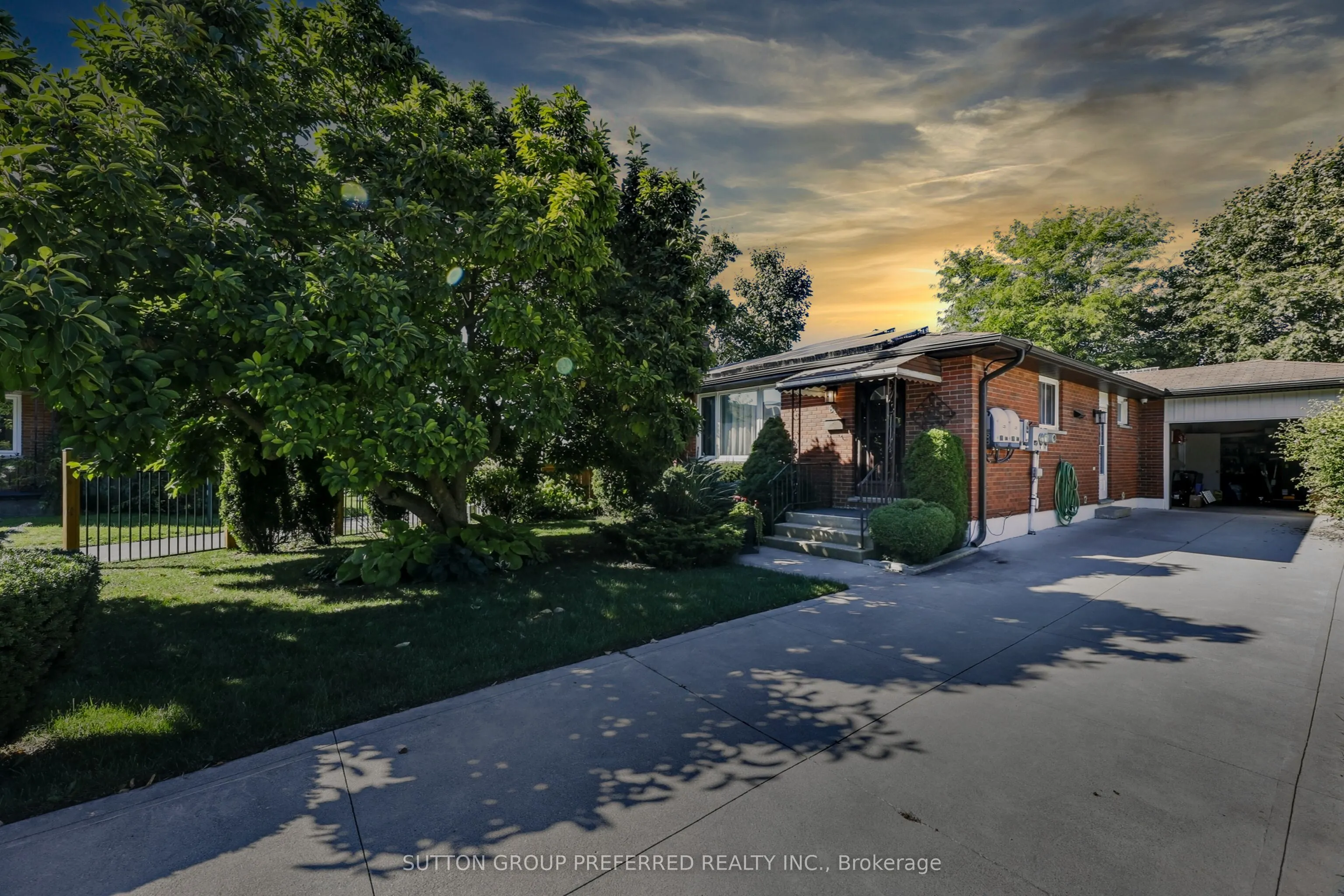 82 Lacey Crescent
