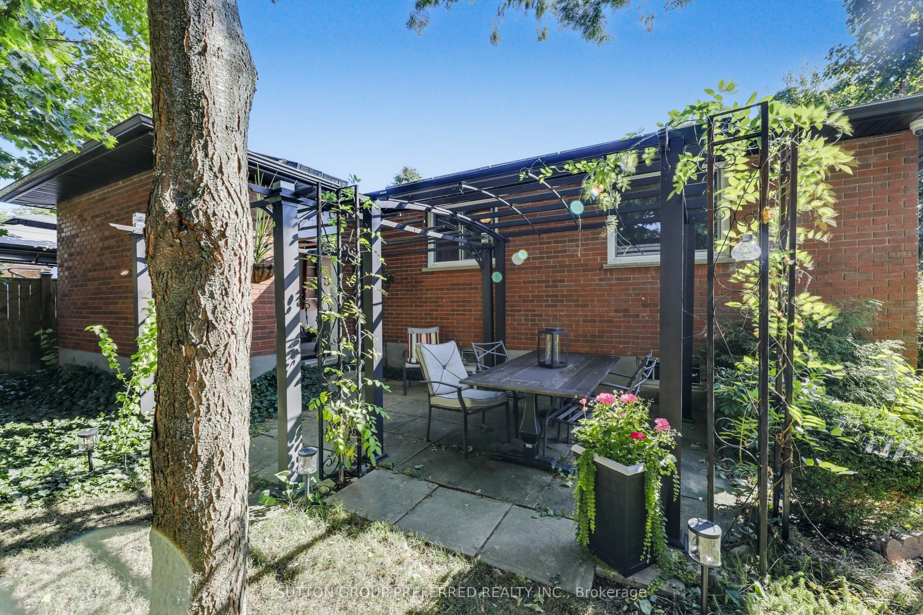 82 Lacey Crescent