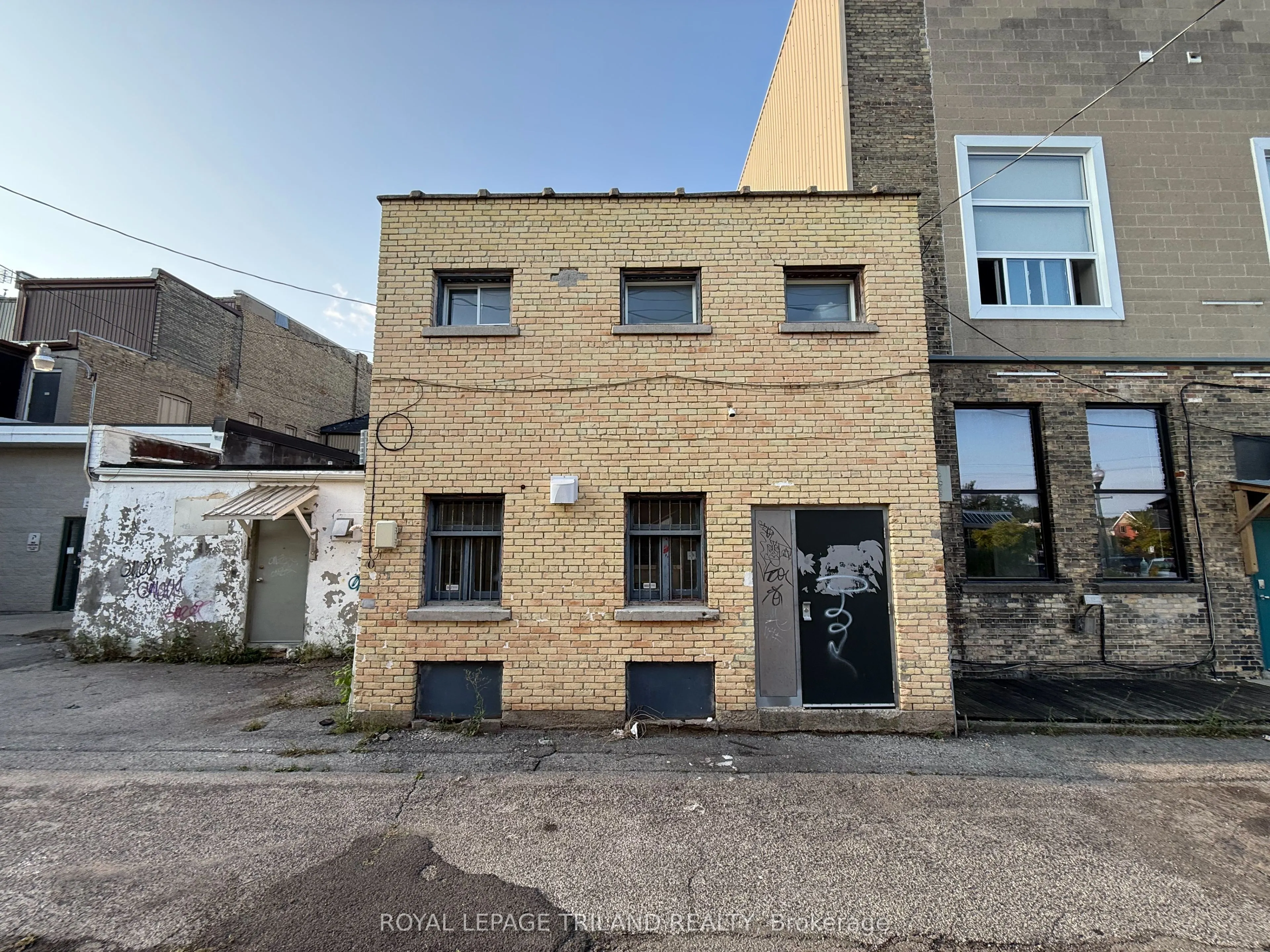 571 Talbot Street