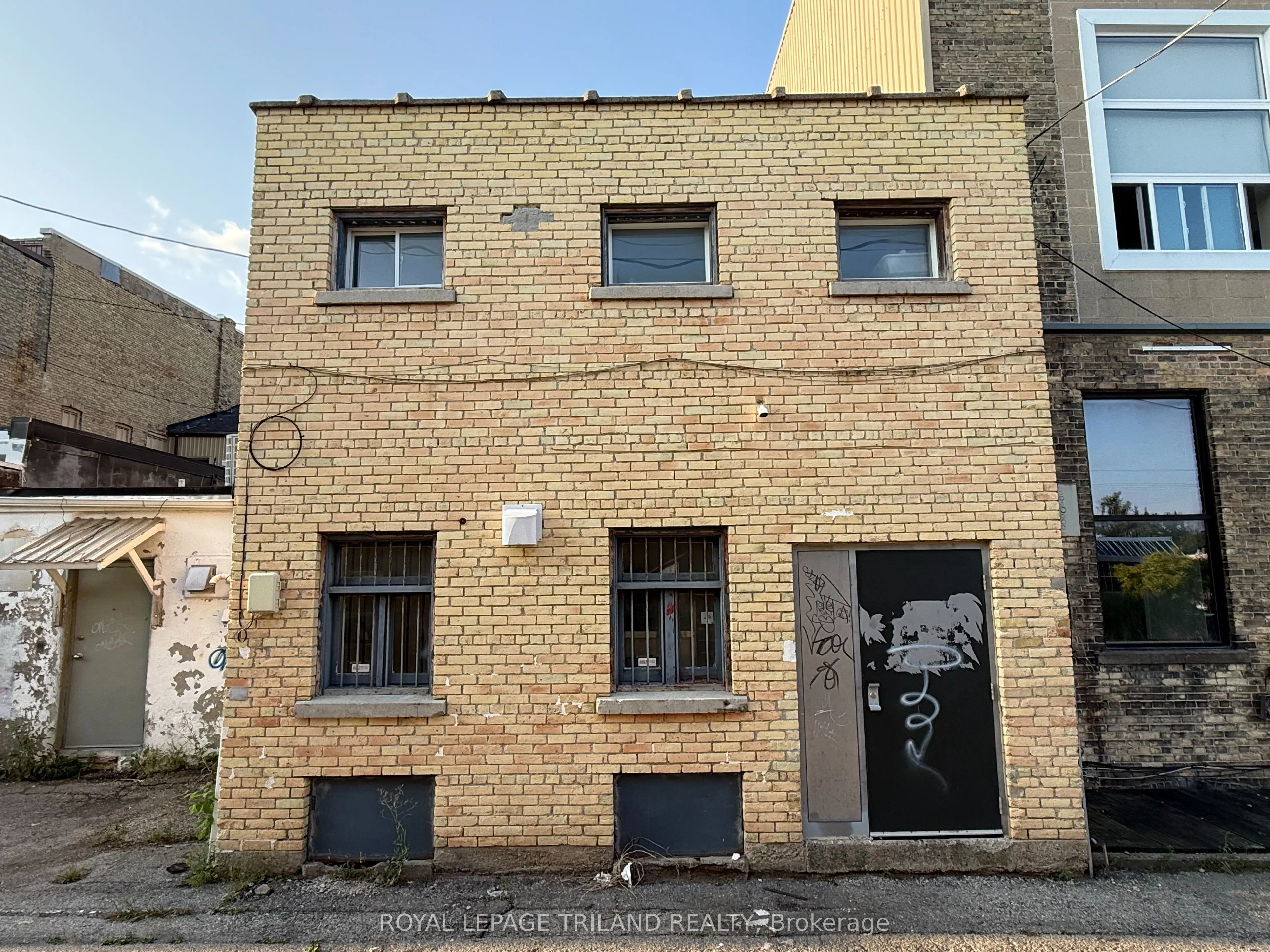 571 Talbot Street