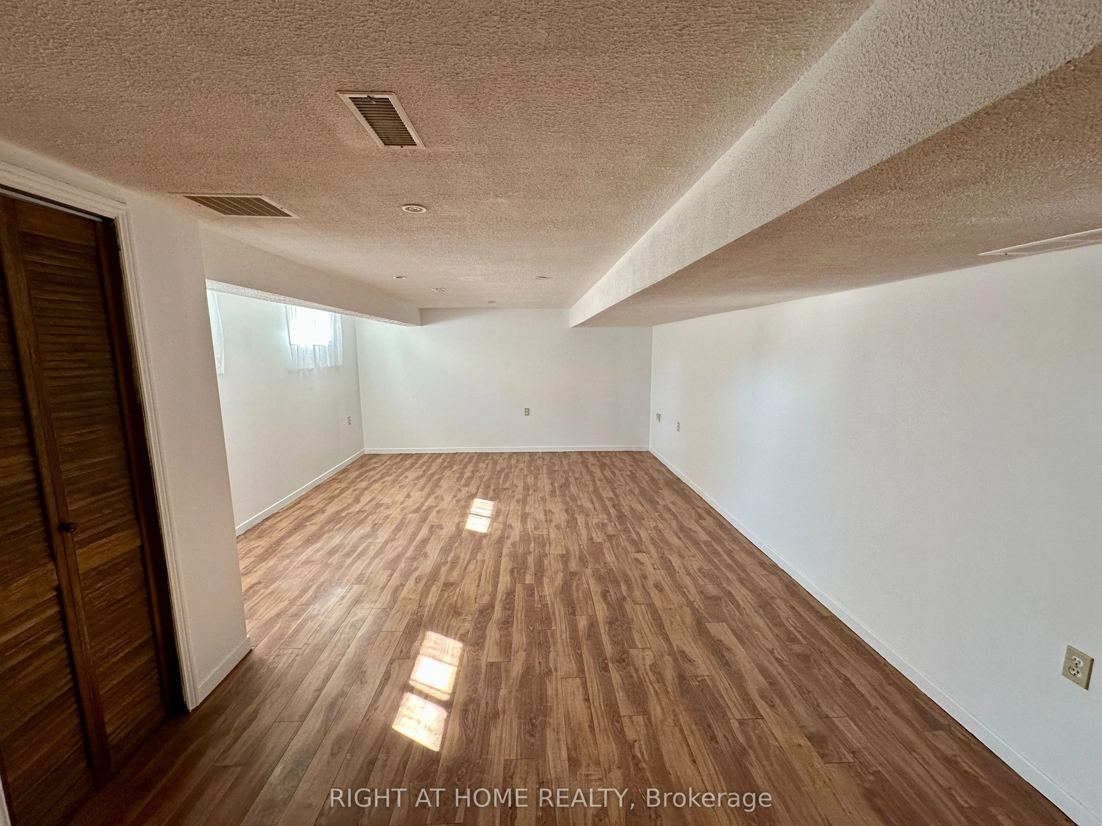 16 Rowanwood Avenue