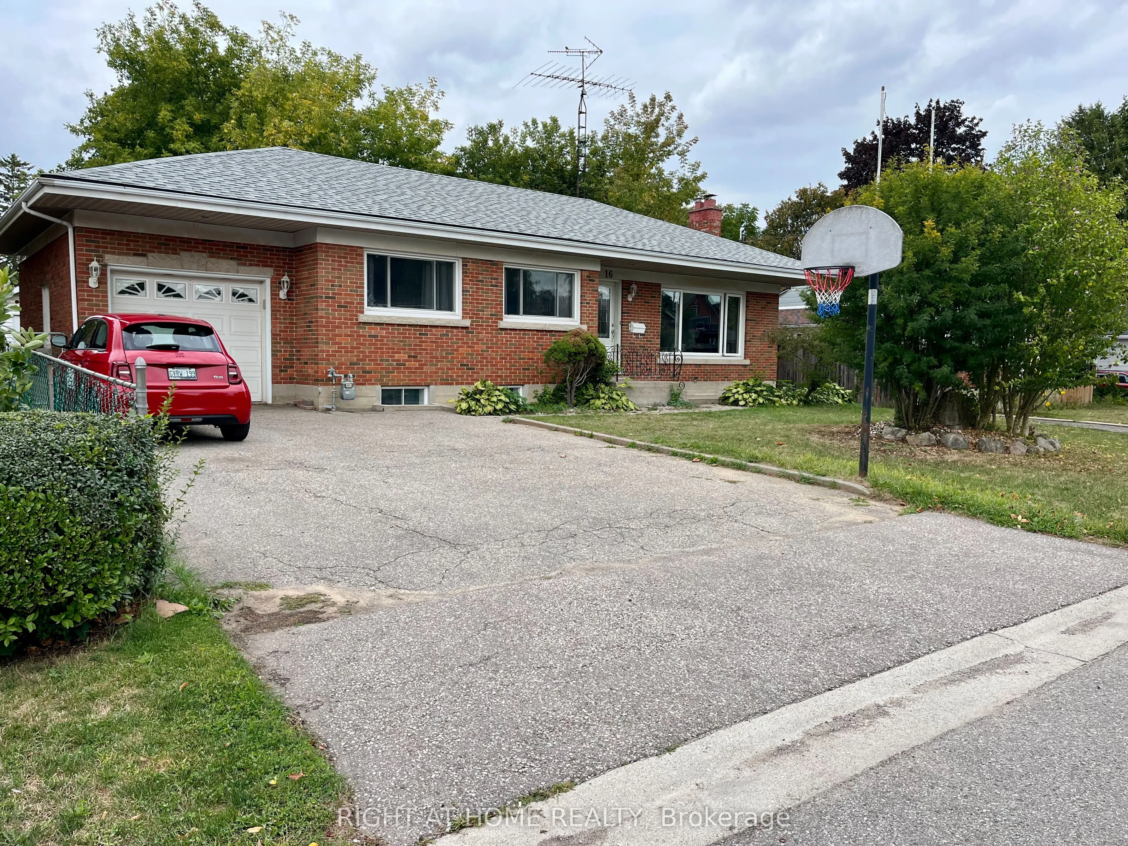 16 Rowanwood Avenue