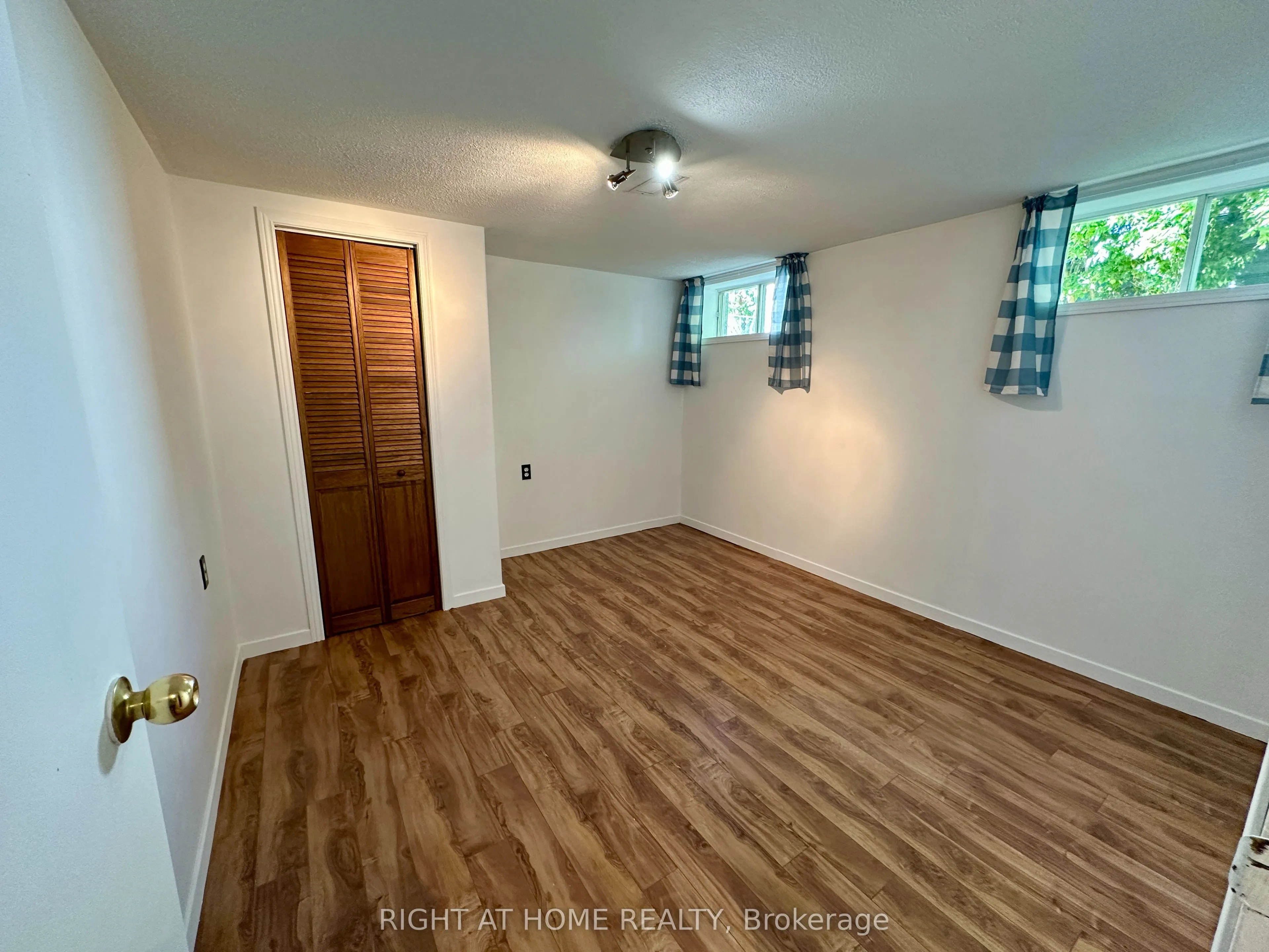 16 Rowanwood Avenue