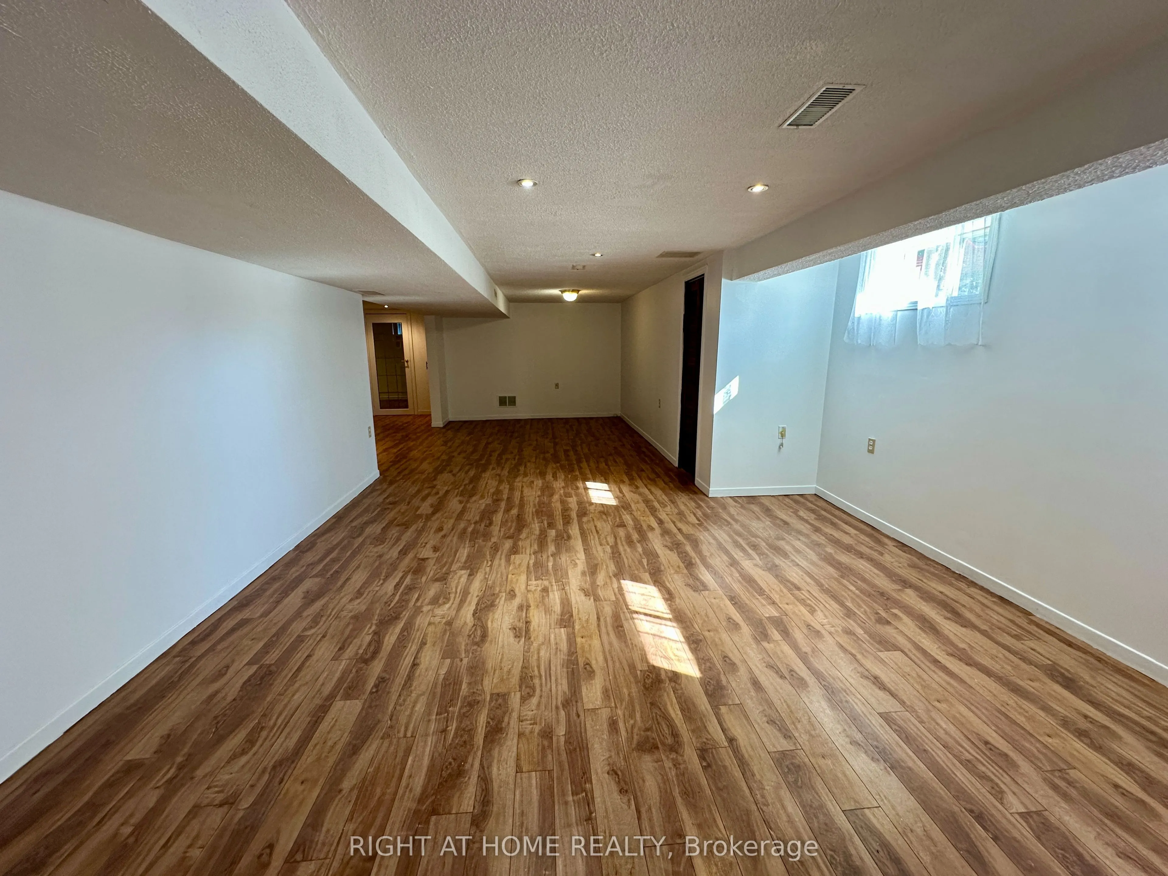 16 Rowanwood Avenue