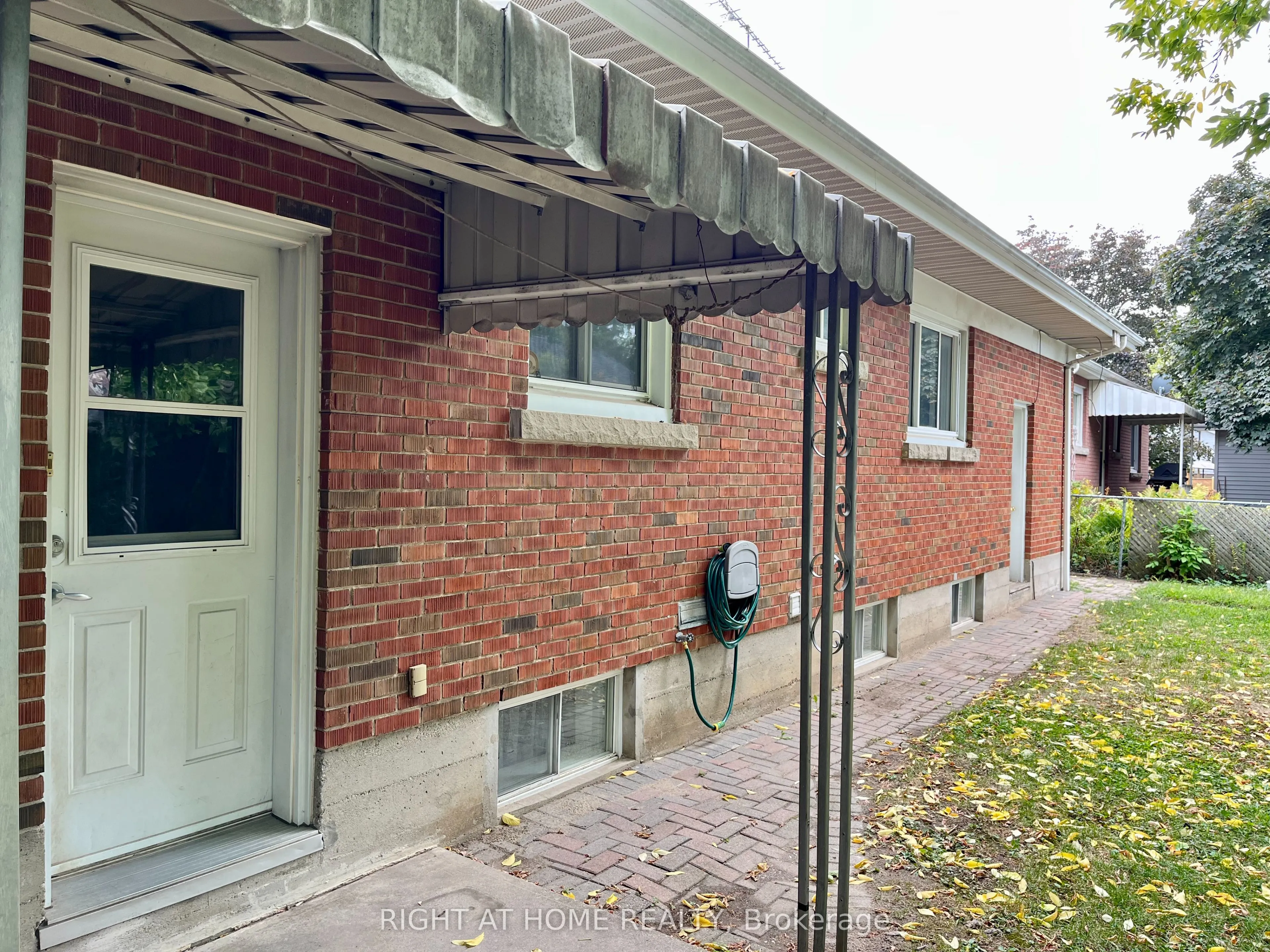 16 Rowanwood Avenue
